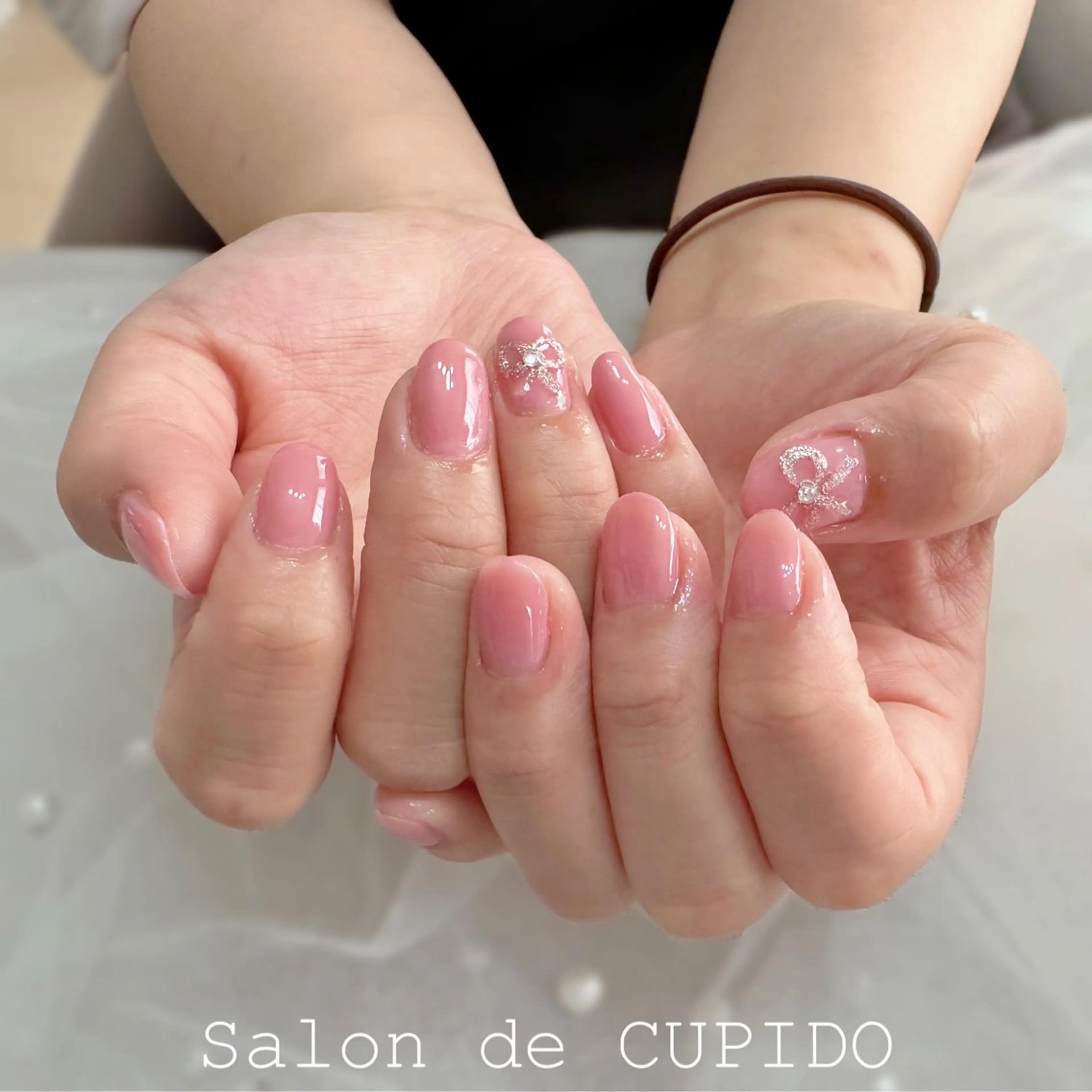 ネイル アートネイル オフィスネイル ピンク ぷっくりネイル リボン Salon de CUPIDOのネイルデザイン