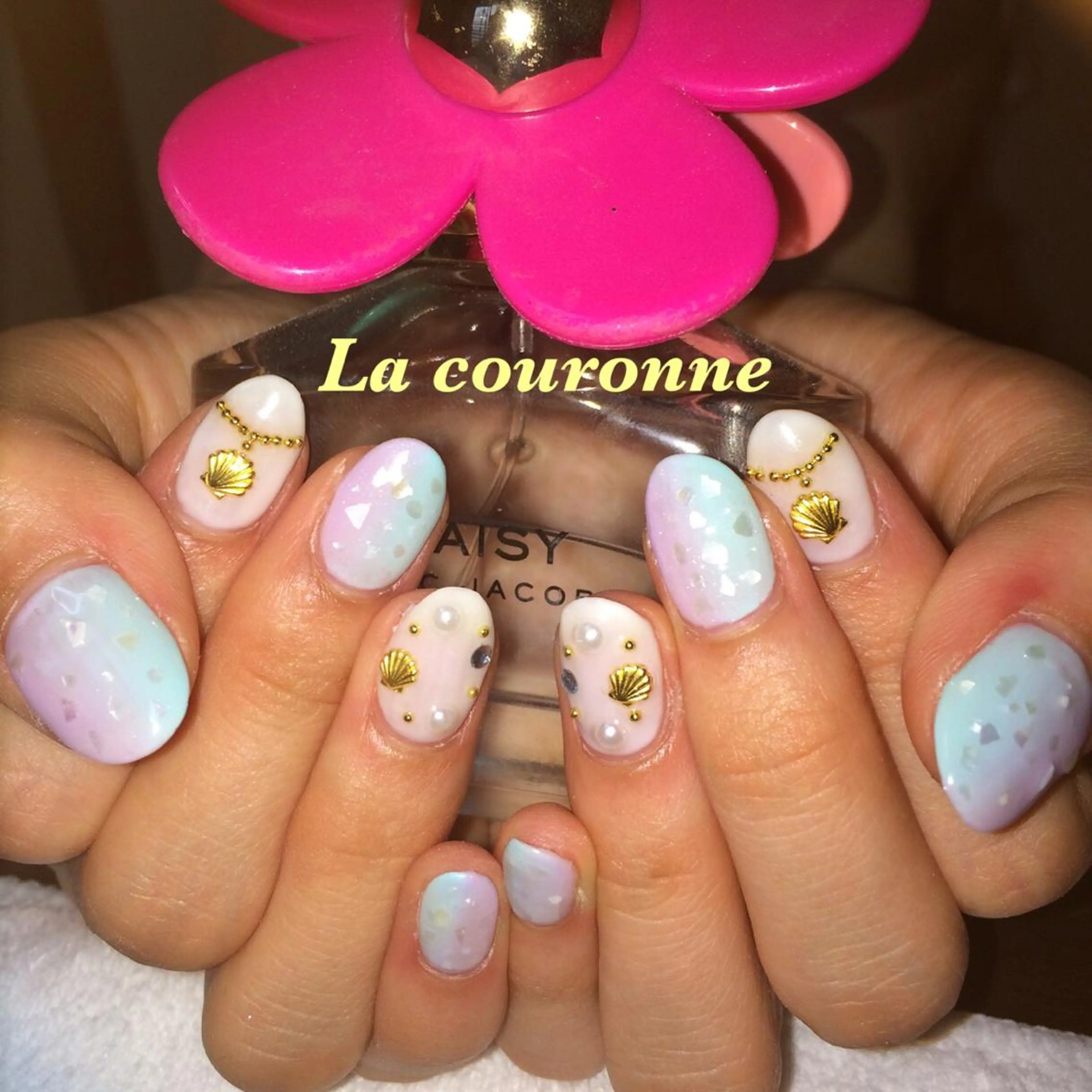 ネイル Lacouronne NATSUMIのネイルデザイン