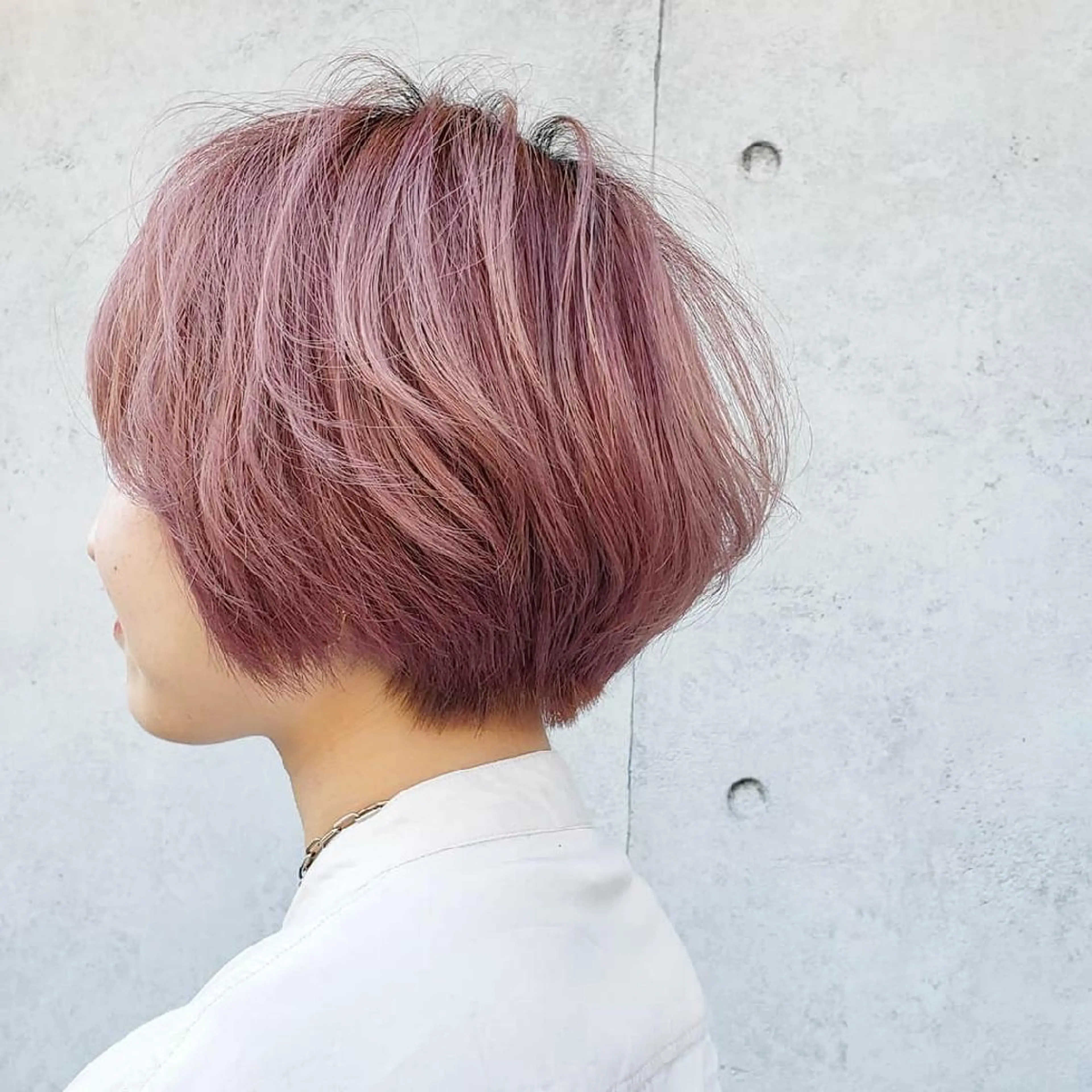 ショート カラー ベージュカラー ピンクカラー ピンクベージュ 巻ける髪質改善で美髪 にデザイン✨/よしみのヘアスタイル