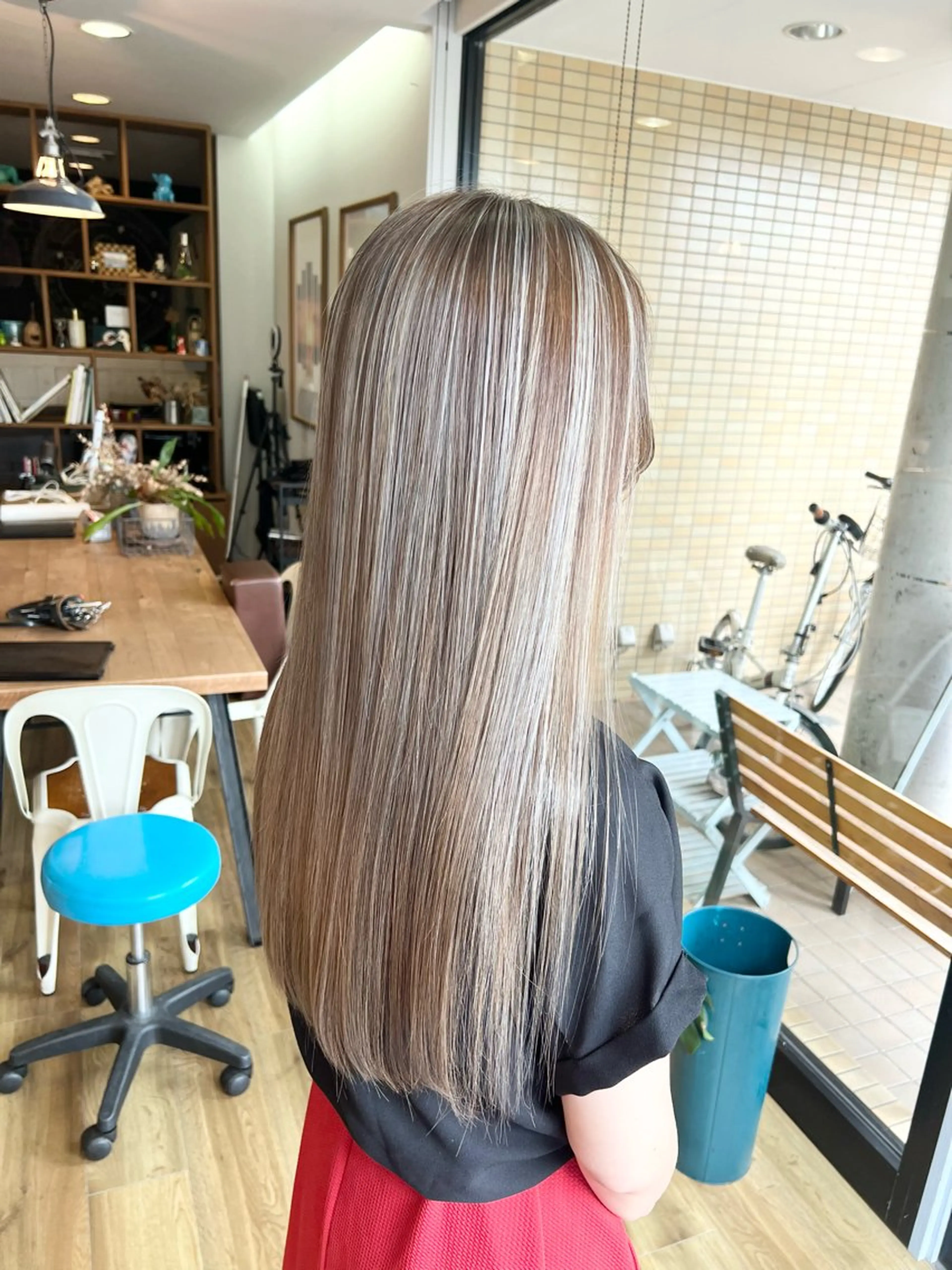 ロング カラー グレージュ ハイライトカラー ハイライト ヘアカラー トリートメント 堀 望美のヘアスタイル