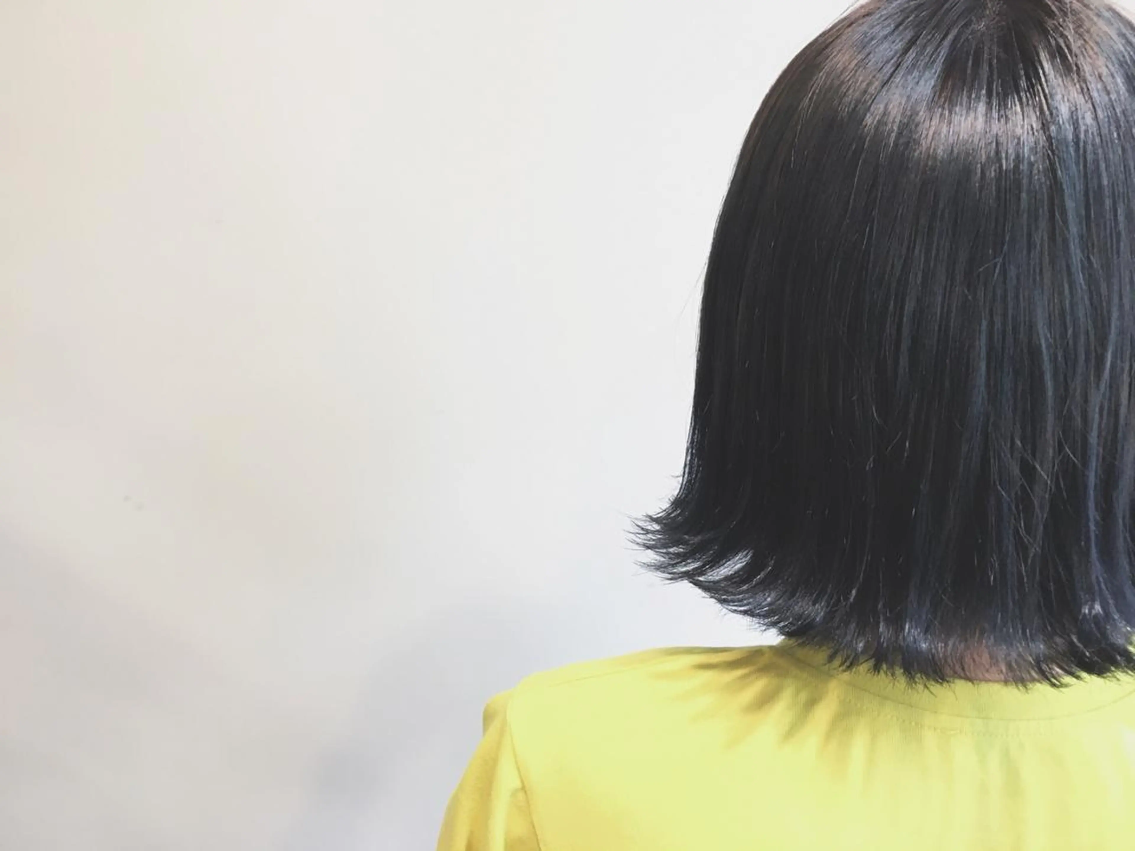 ショート カラー 切りっぱなしボブ ブルーカラー ブルージュ ボブ てんま さやかのヘアスタイル