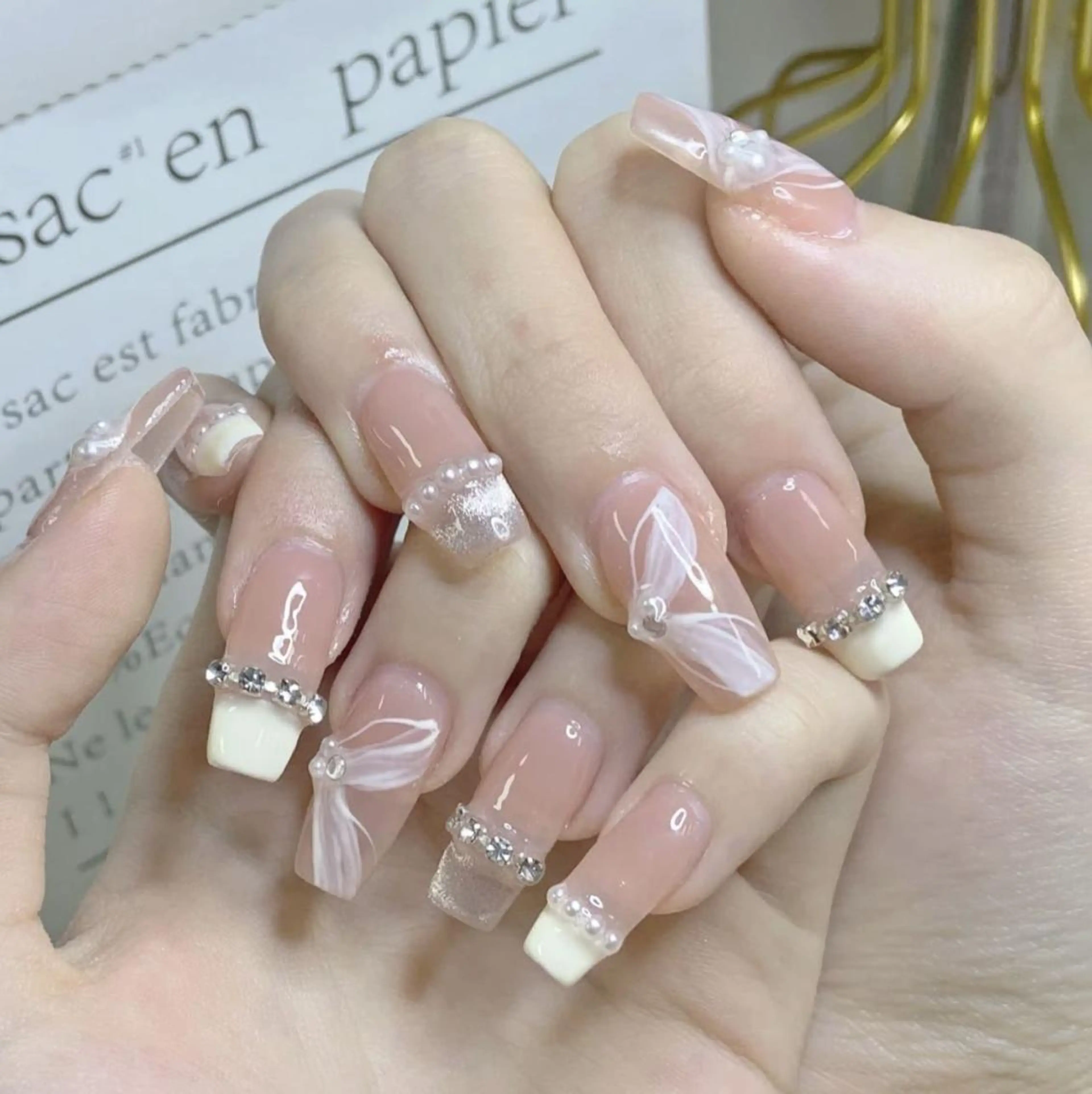 ネイル アートネイル 長さ出し ネイルチップ Queens ciciのネイルデザイン