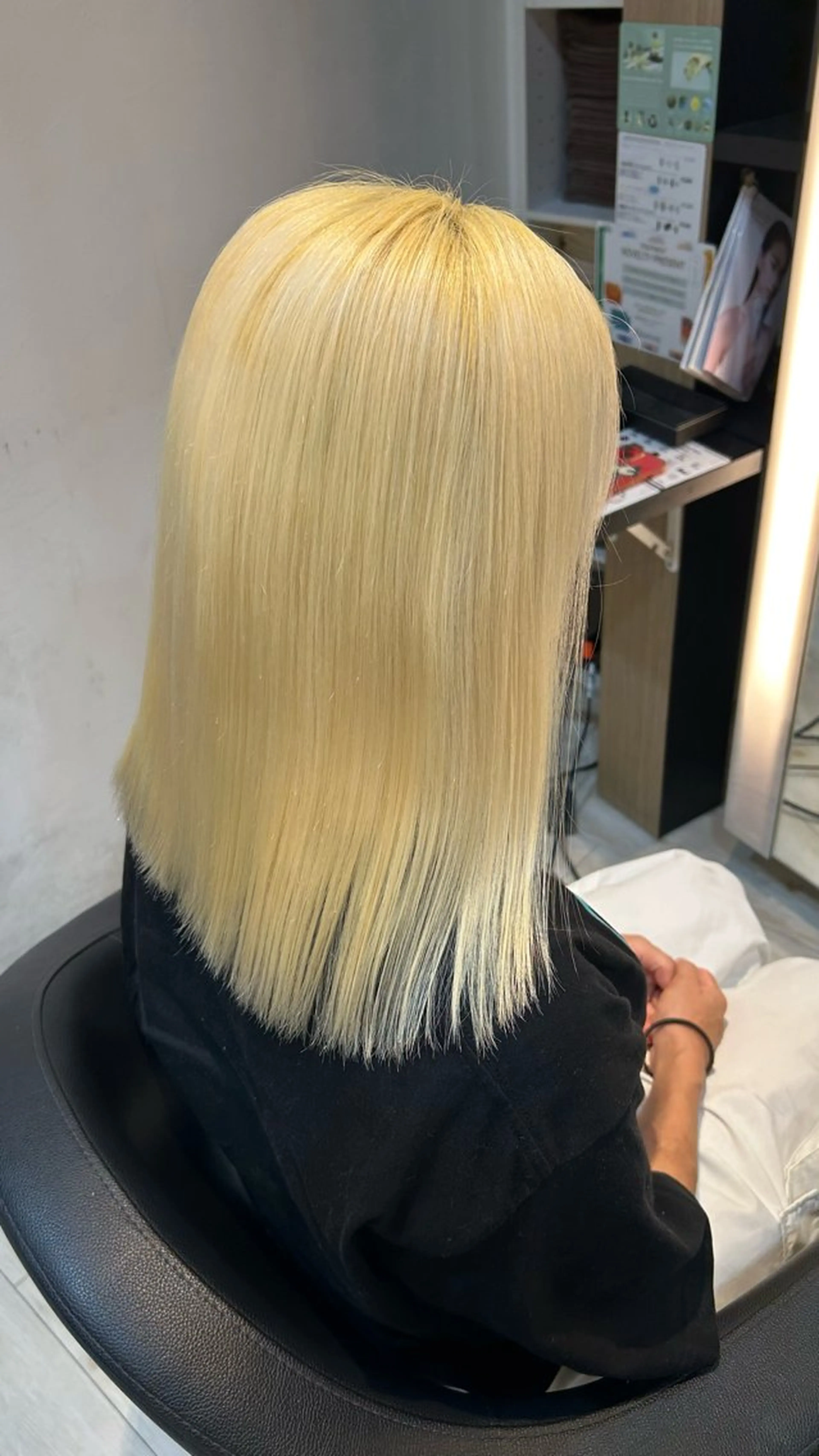 ミディアム カラー ブリーチ 抜きっぱなしブロンド ブロンド ヘアカラー トリートメント 有働由良／ハイトーン ／韓国メンズヘアのヘアスタイル