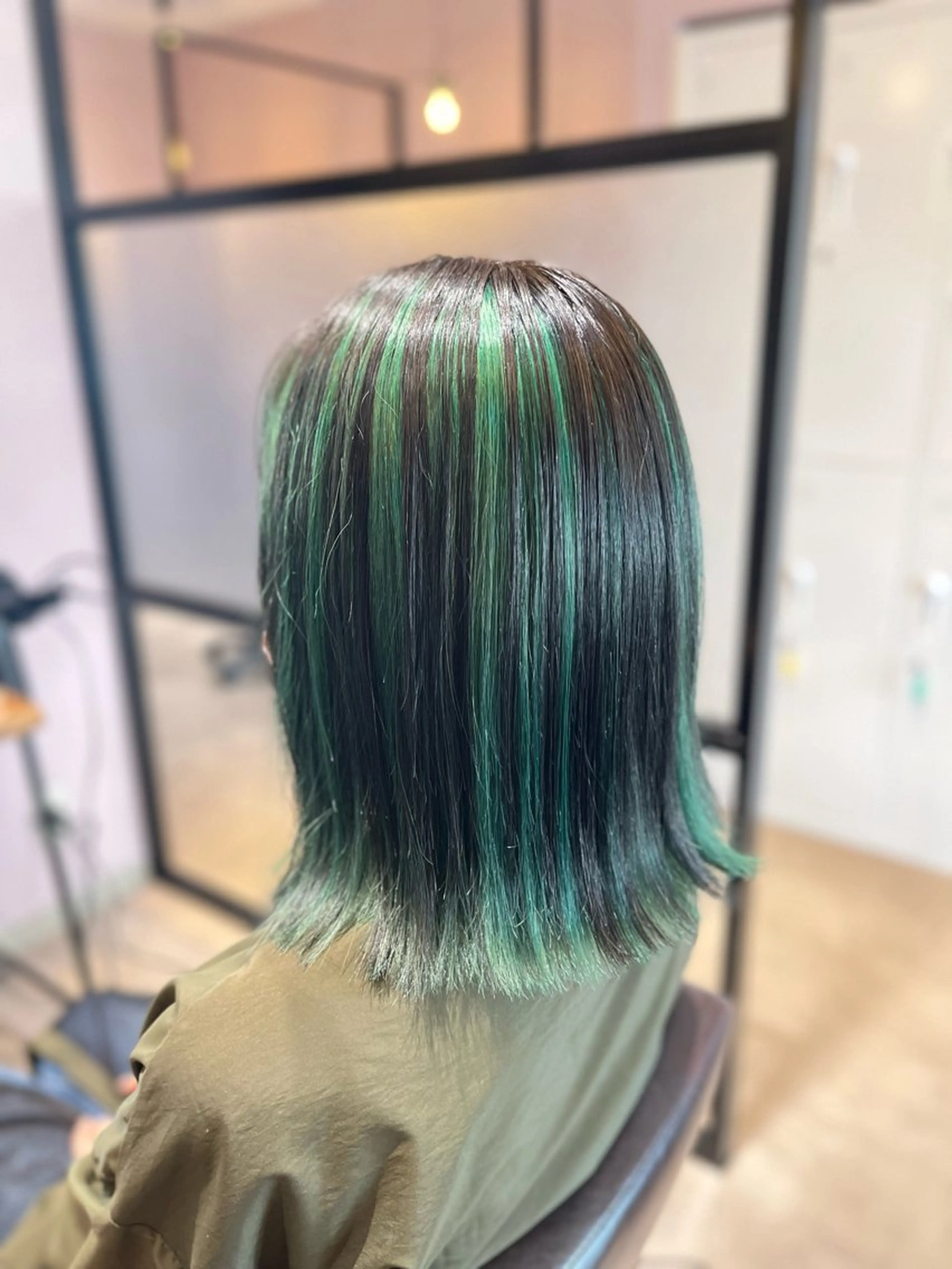 ミディアム カラー 作野 潮織のヘアスタイル