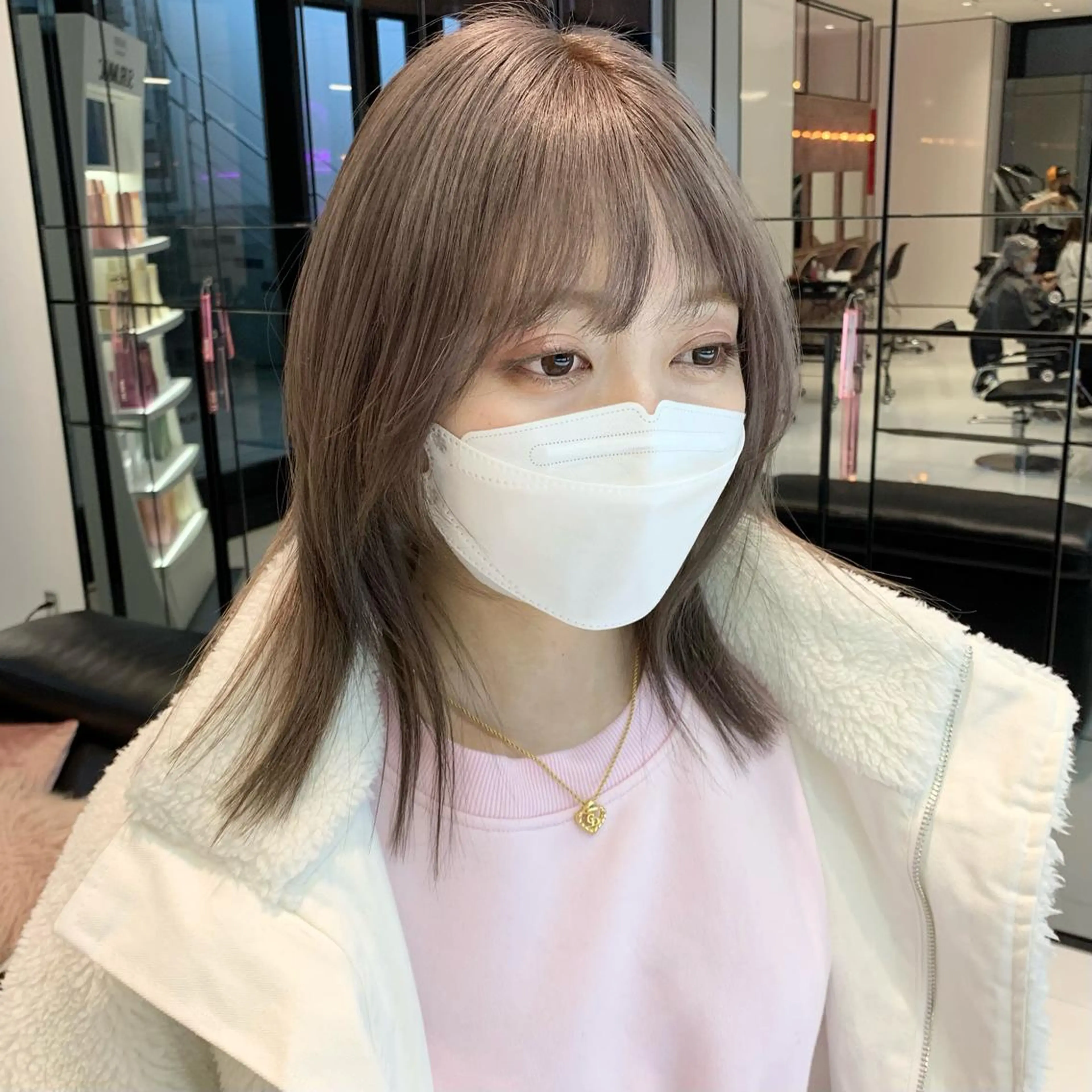 ミディアム カラー ベージュカラー ミルクティーベージュ ハッシュカット/ハイ トーン/MANAMIのヘアスタイル