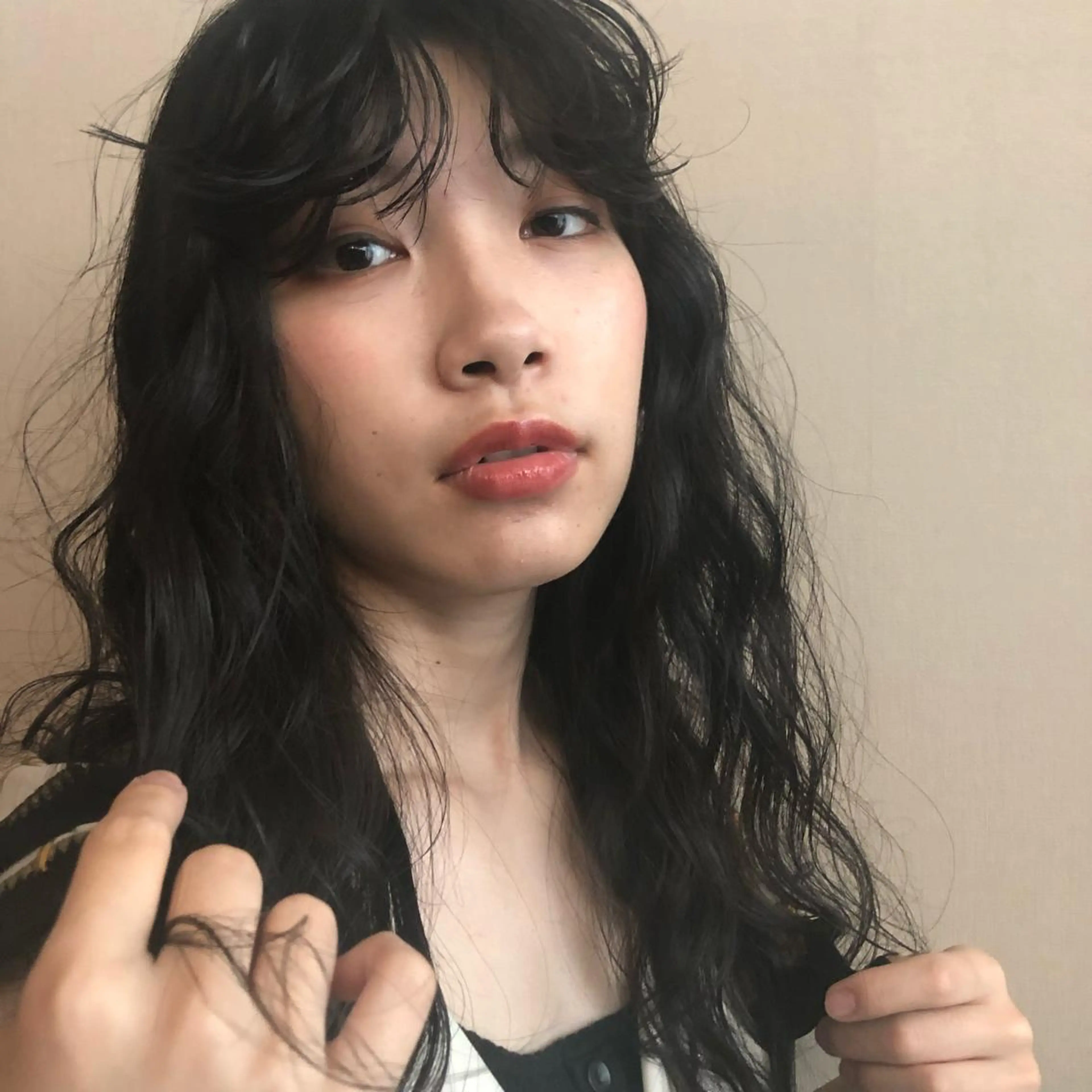 ロング パーマ 大人girly🛋️ 🤍yukakoのヘアスタイル