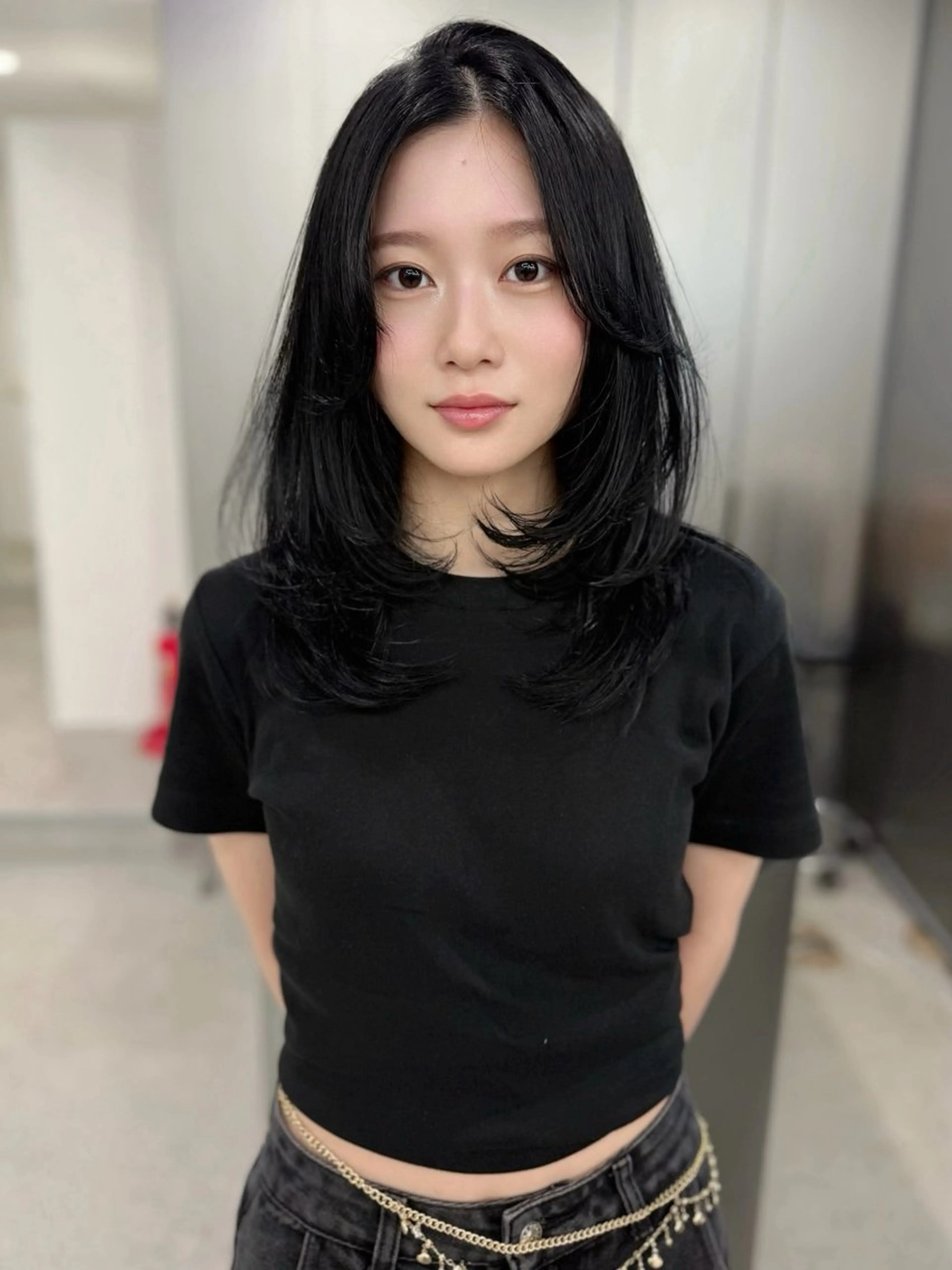 ミディアム カラー 黒髪 ブルーカラー ブルーブラック レイヤーカット レイヤーカット/ 縮毛矯正/TERUのヘアスタイル