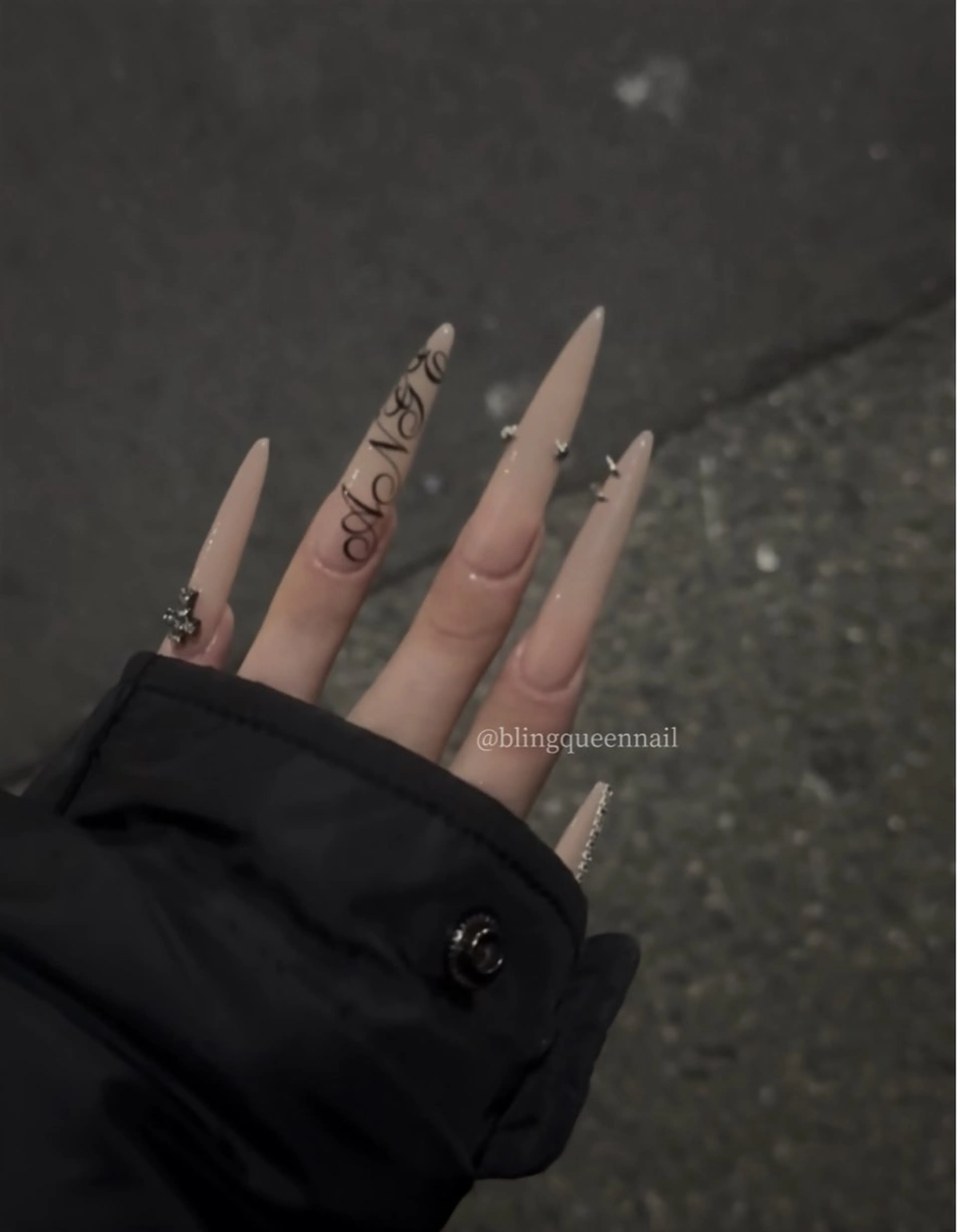 ネイル ロングネイル シンプルネイル ワンホンネイル 田中 優衣のネイルデザイン