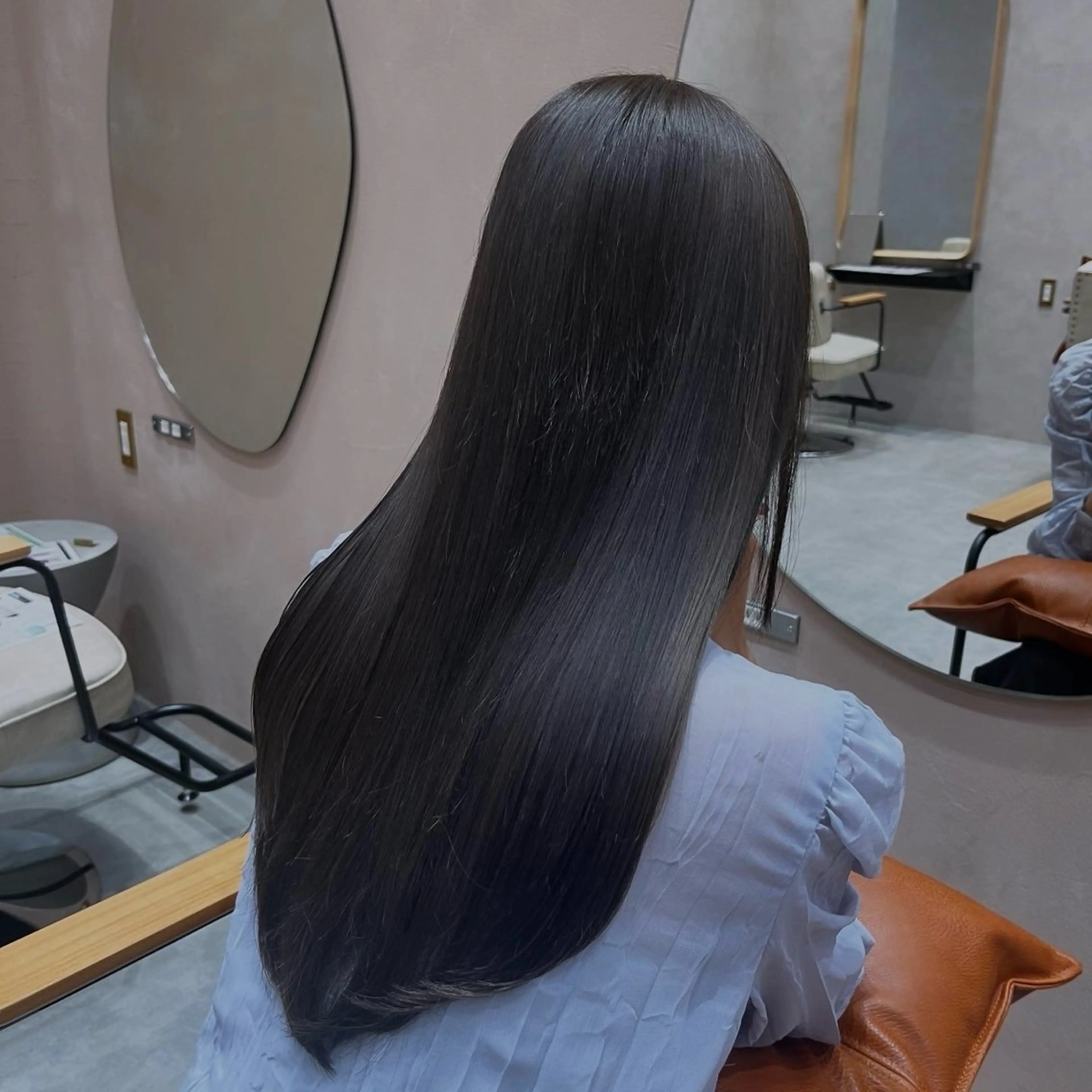 縮毛矯正 リタッチも🙆♀️ 🫧気になるうねりや広がりを抑えてツヤツヤの美髪へ✨の写真