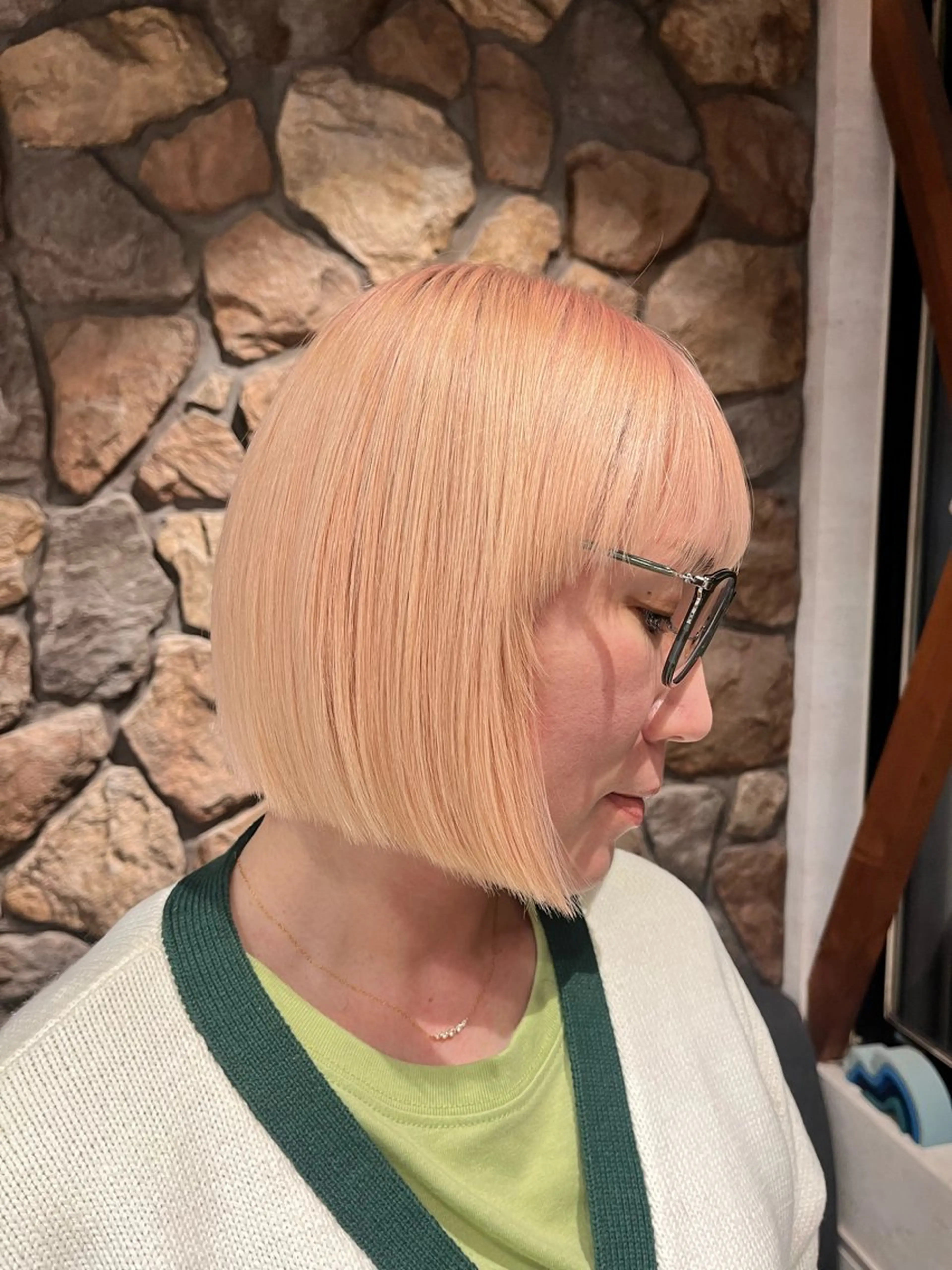 ショート まろやかなベージュ 小池春樹のヘアスタイル