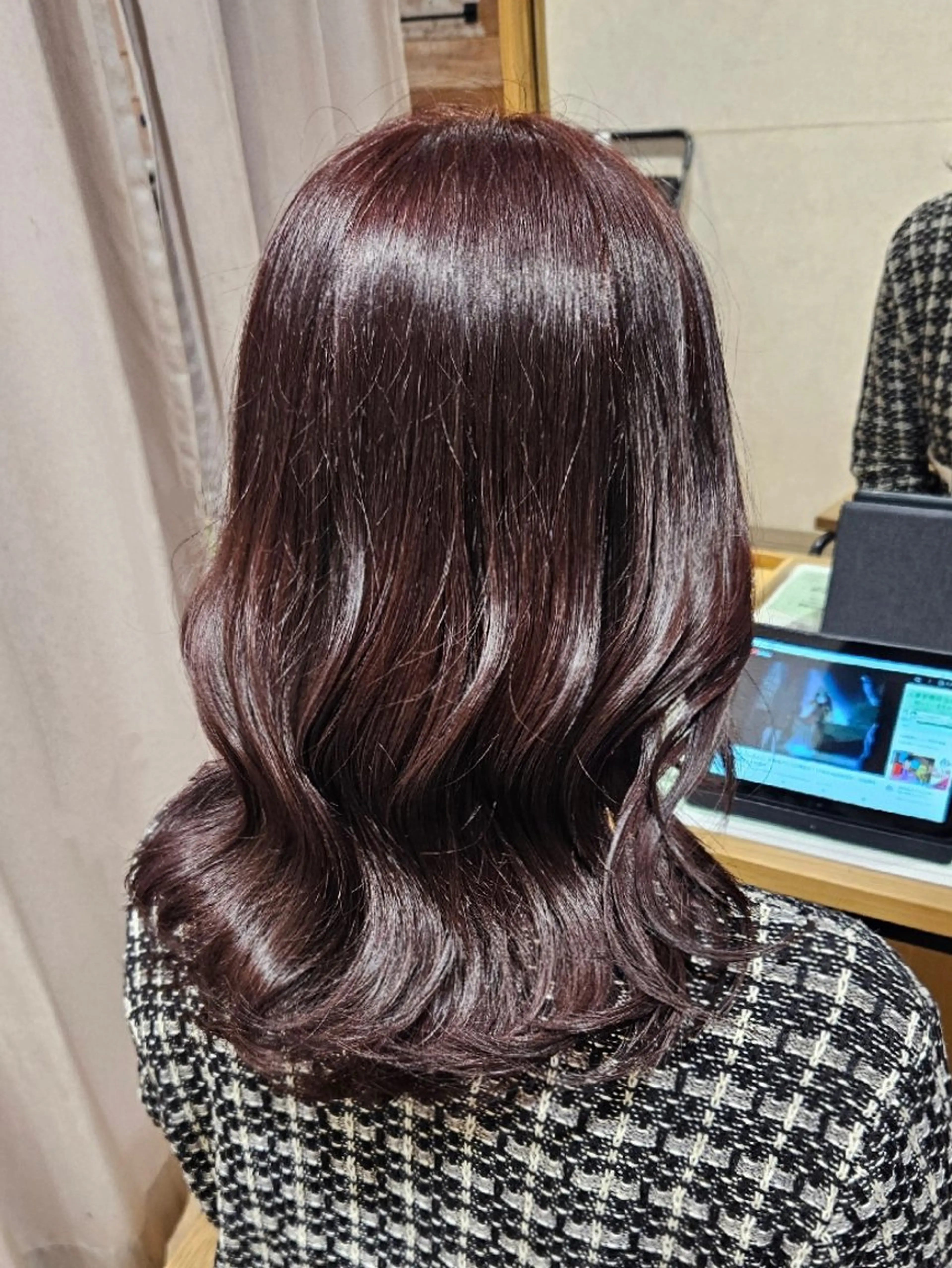セミロング カラー ピンクカラー ヘアカラー トリートメント Miuri/ミユリ 柔らかい雰囲気ヘアのヘアスタイル