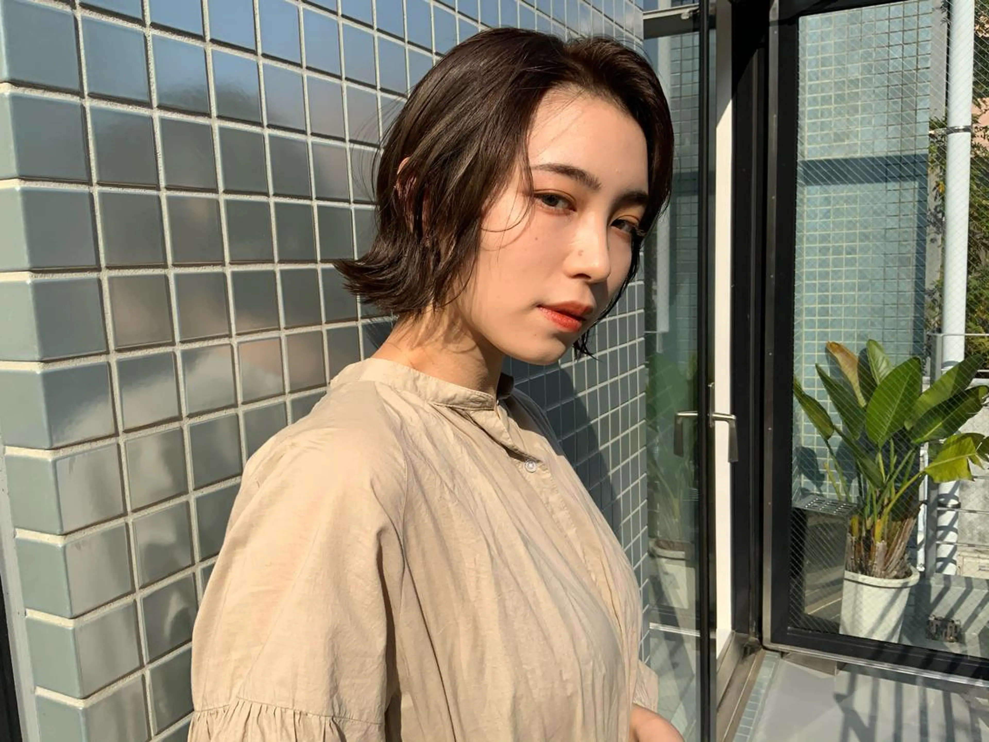ショート カラー パーマ ヘアアレンジ メンズ キッズ ネイル マツエク・マツパ イルミナカラー mana 暖色カラーカットのヘアスタイル
