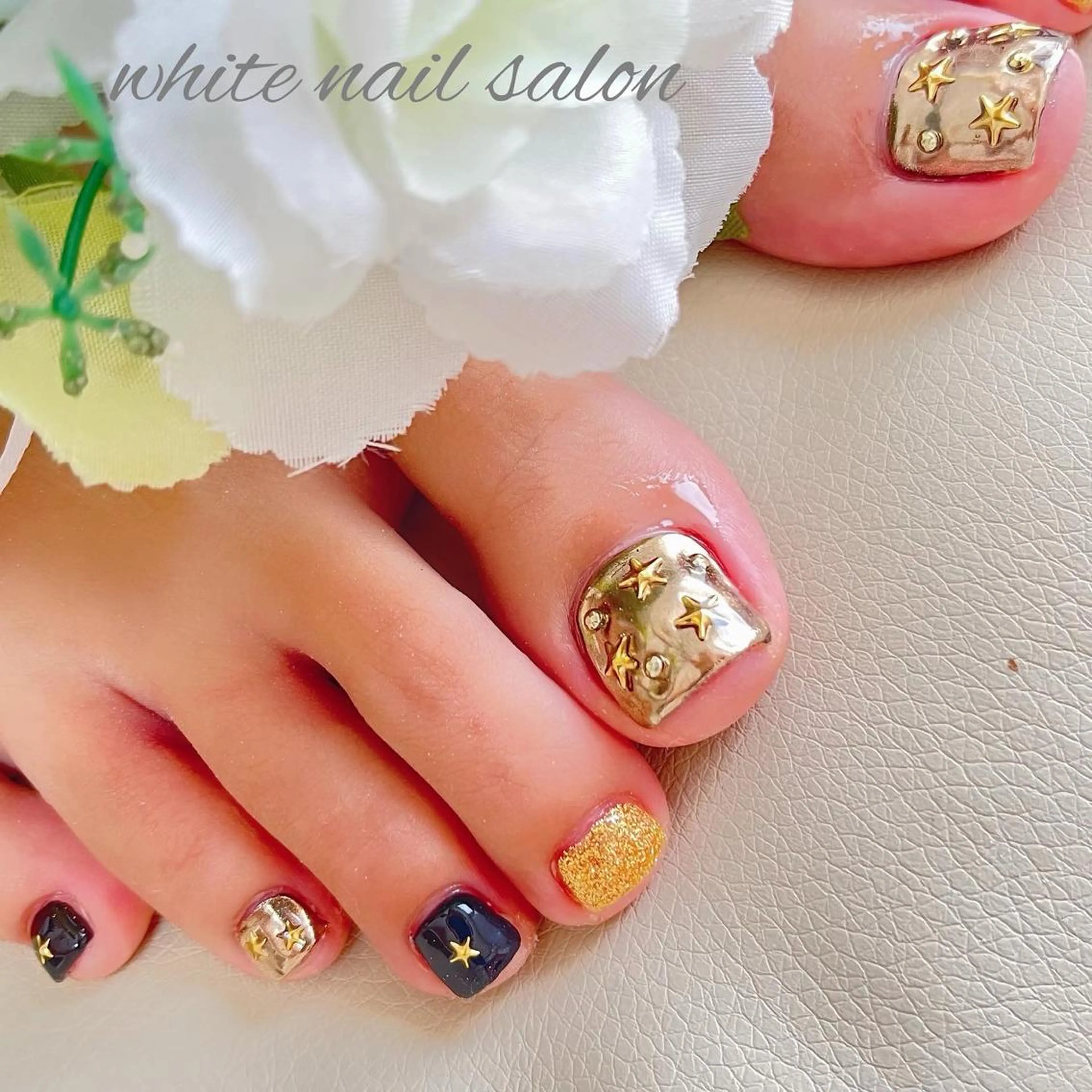 ネイル フットネイル ジェルネイル ハードジェル ラメ(グリッター) 持ち込み フットネイル white nail salonのネイルデザイン