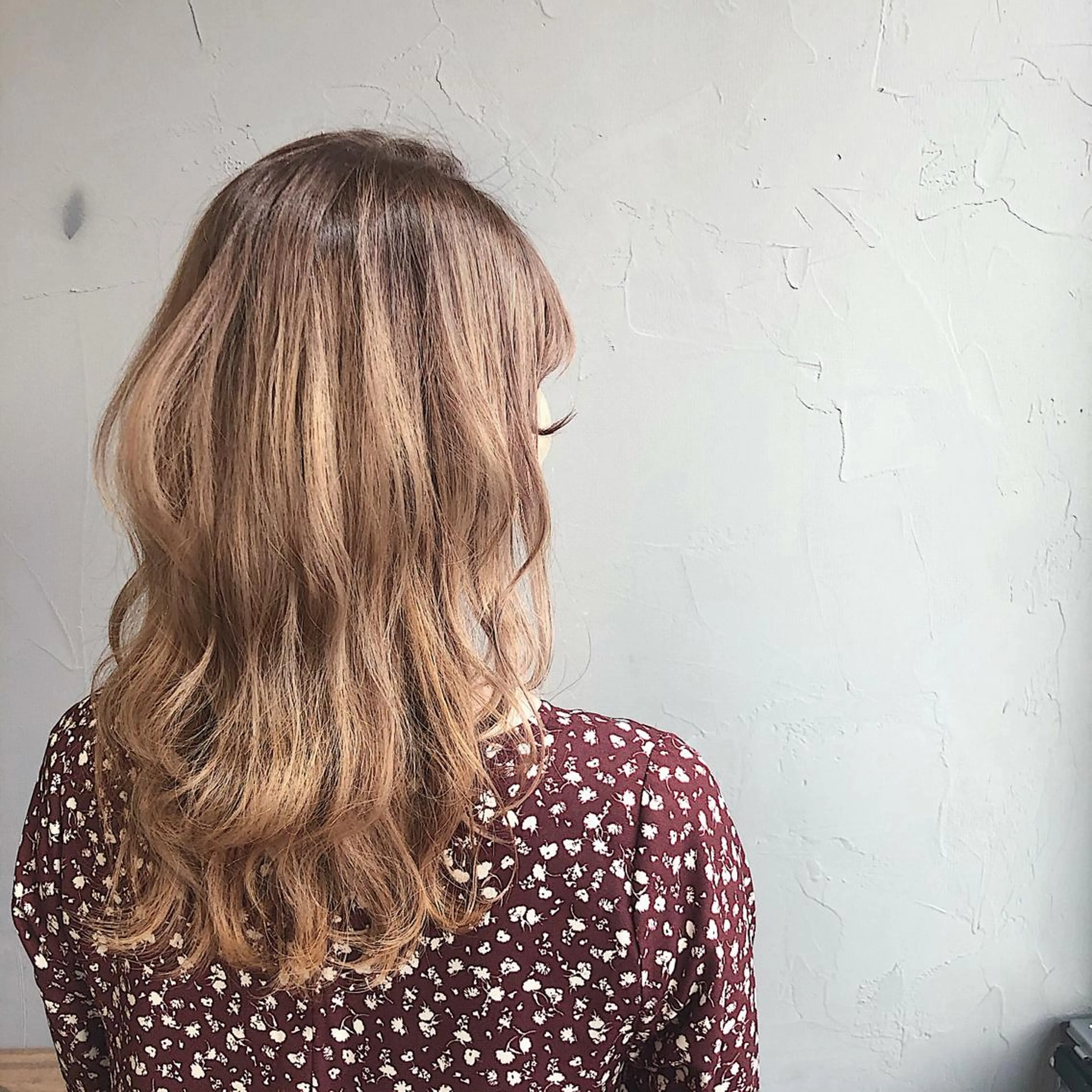 セミロング カラー ブリーチ ブラウンカラー ケアブリーチ グラデーションカラー ミルクティーブラウン カット ヘアカラー トリートメント 山口 浩之のヘアスタイル