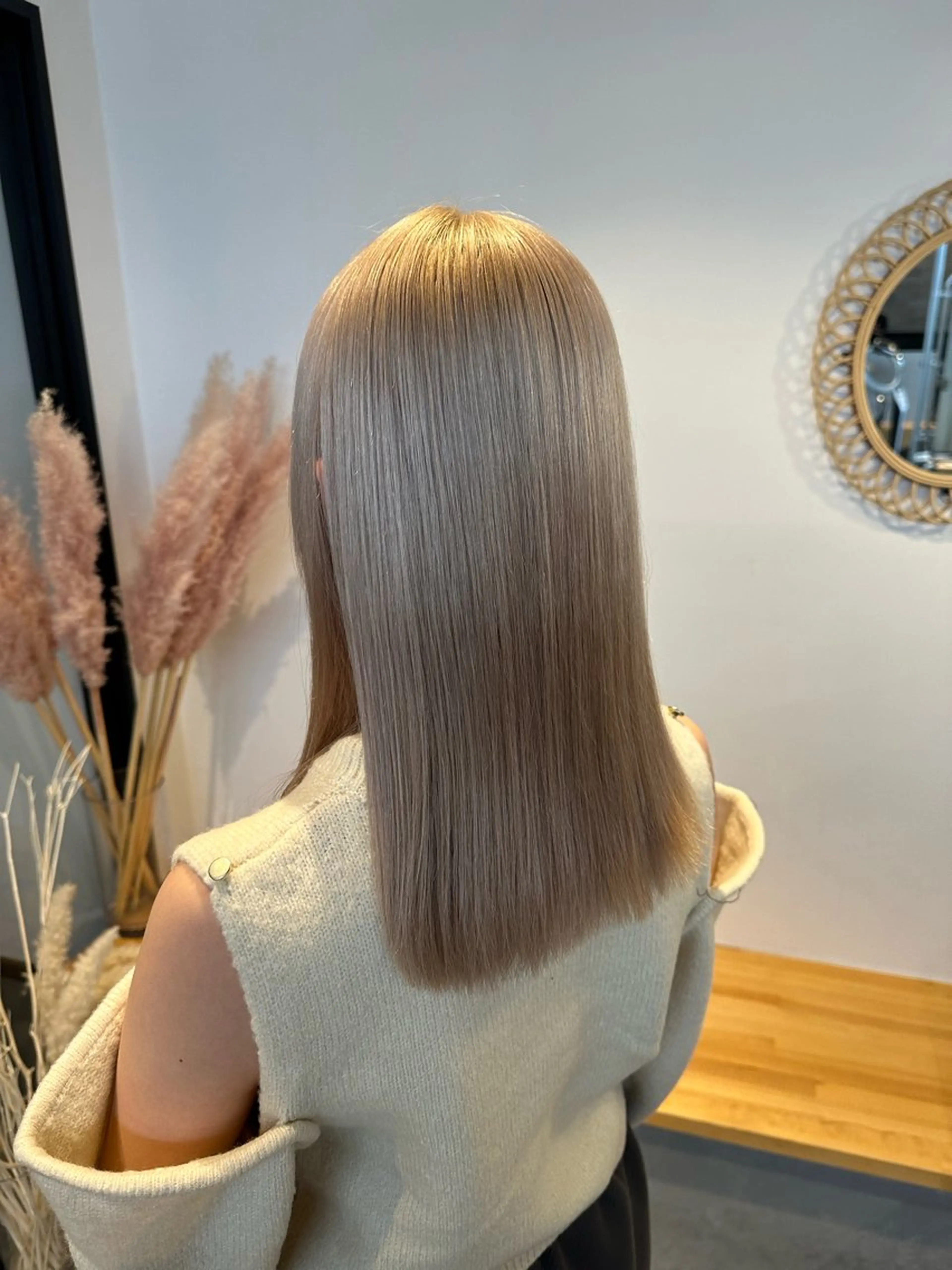 ミディアム ヘアカラー トリートメント yuika .のヘアスタイル