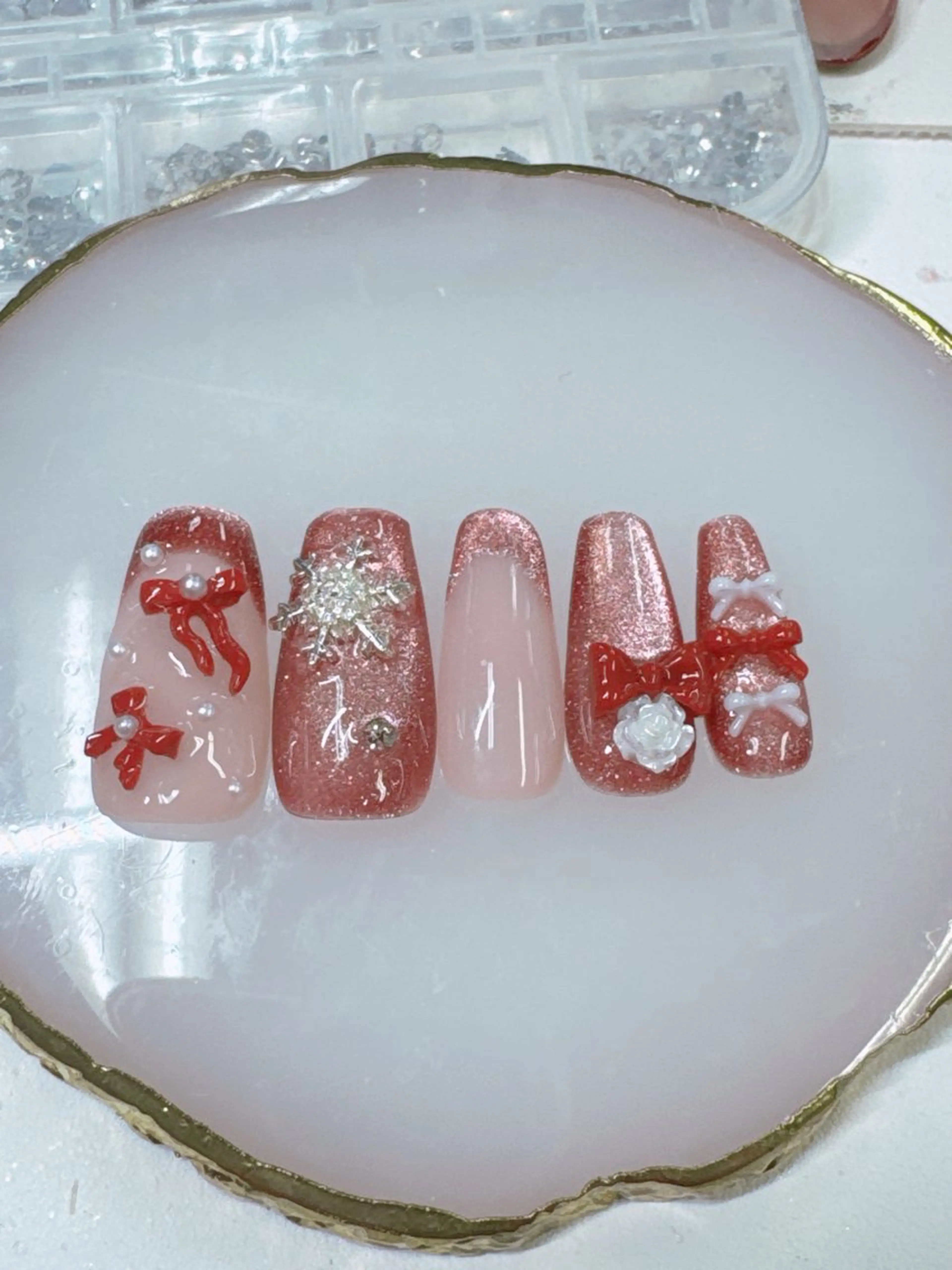 ネイル ボルドー ジェルネイル キラキラネイル ロングネイル マグネットネイル ハンドネイル Queeens nailのネイルデザイン