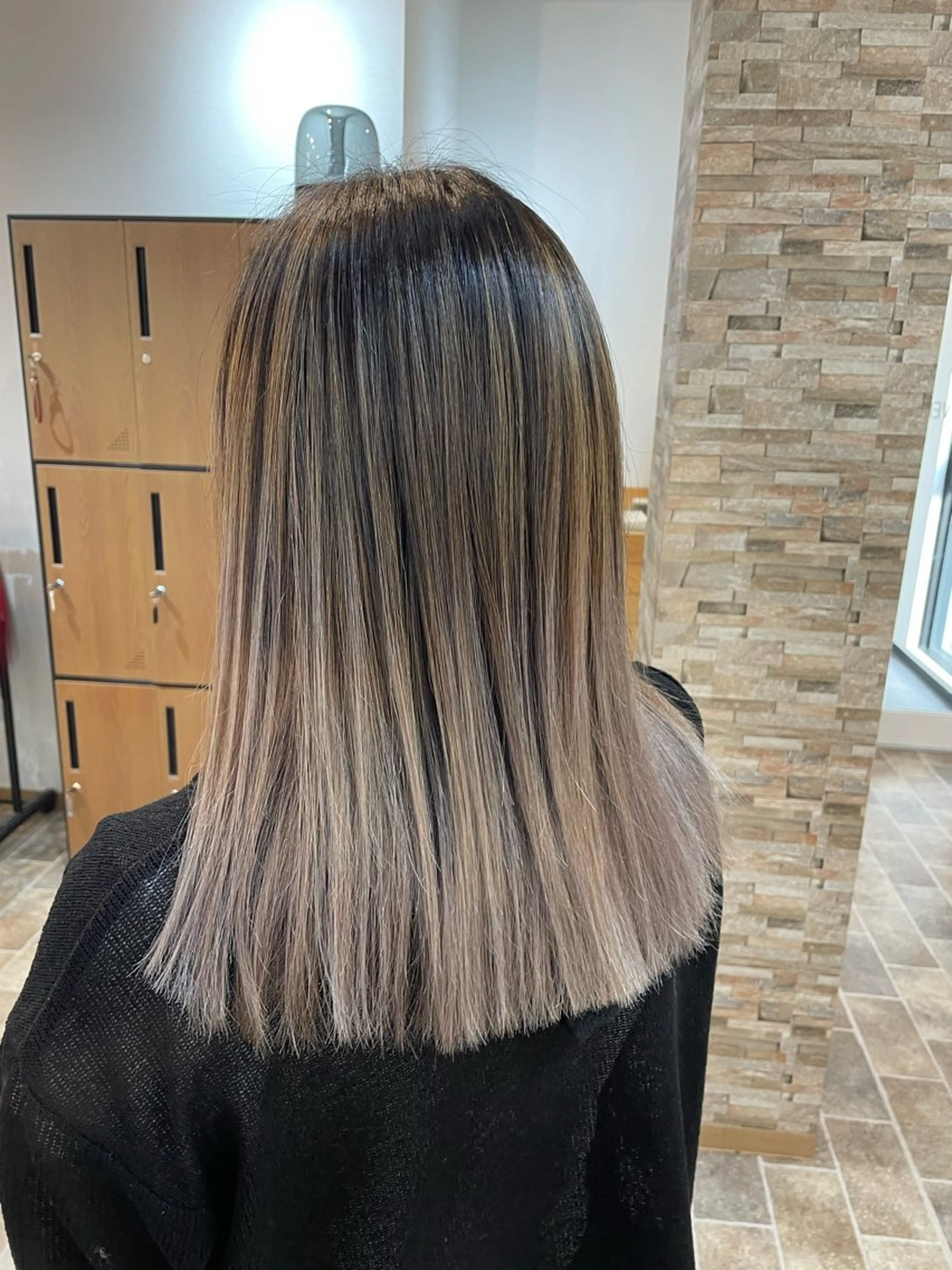 セミロング カラー バレイヤージュ レイヤーカット ヘアカラー YUI/ ブリーチカラー🌷のヘアスタイル