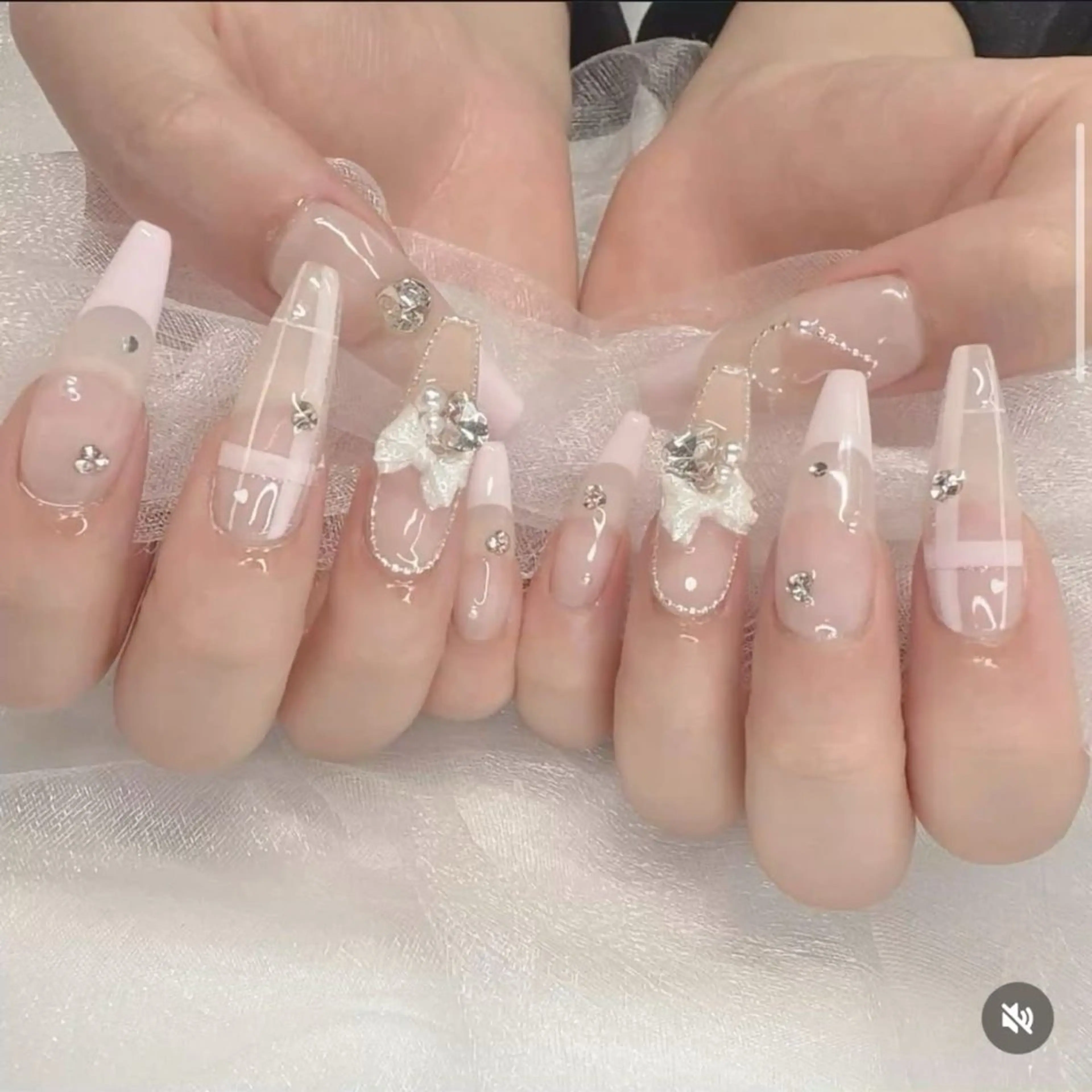 ネイル キラキラネイル 韓国ネイル ロングネイル ワンホンネイル ハンドネイル Josie nail salonのネイルデザイン
