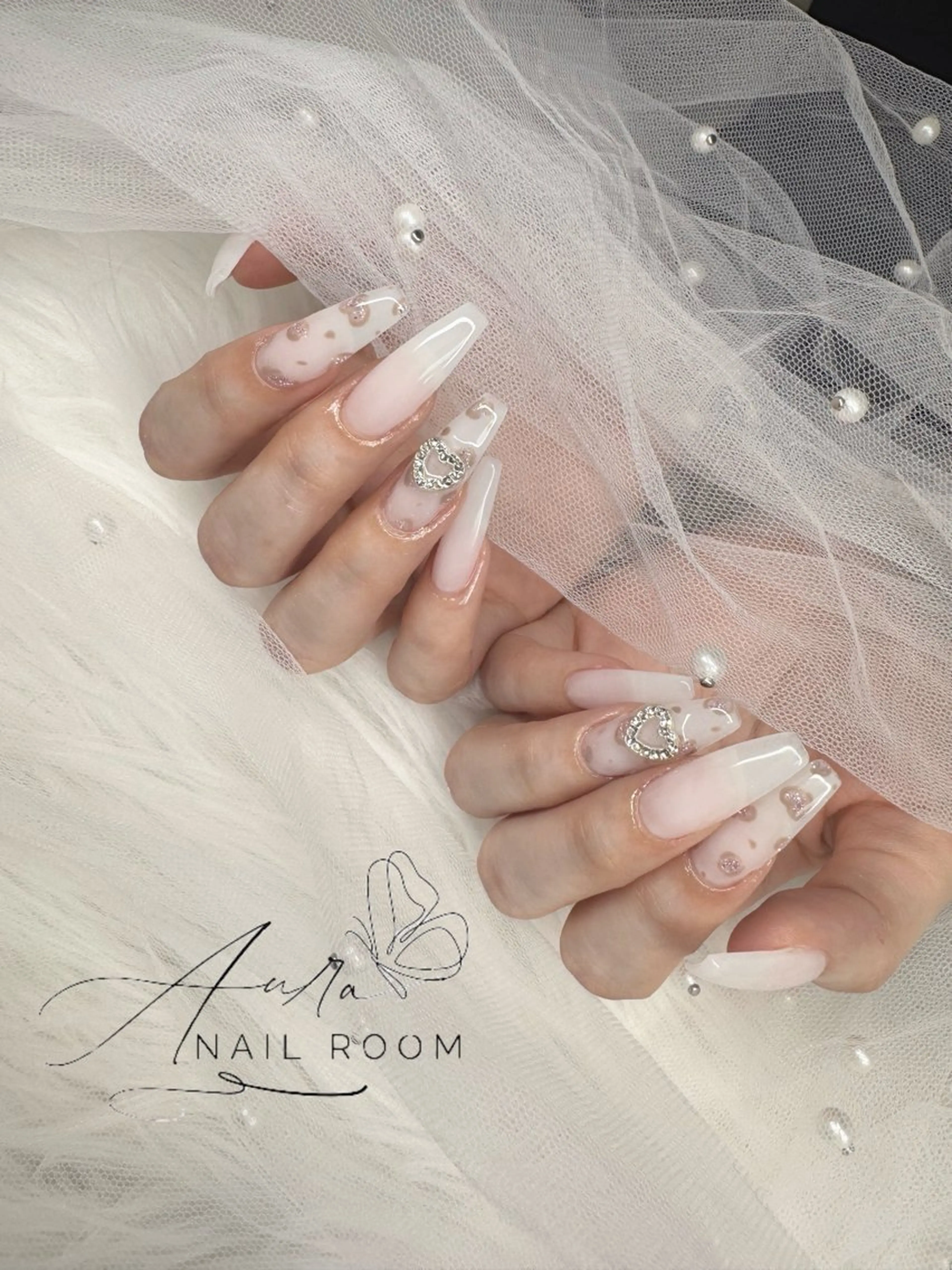 ネイル Luna (Aura nail room)のネイルデザイン