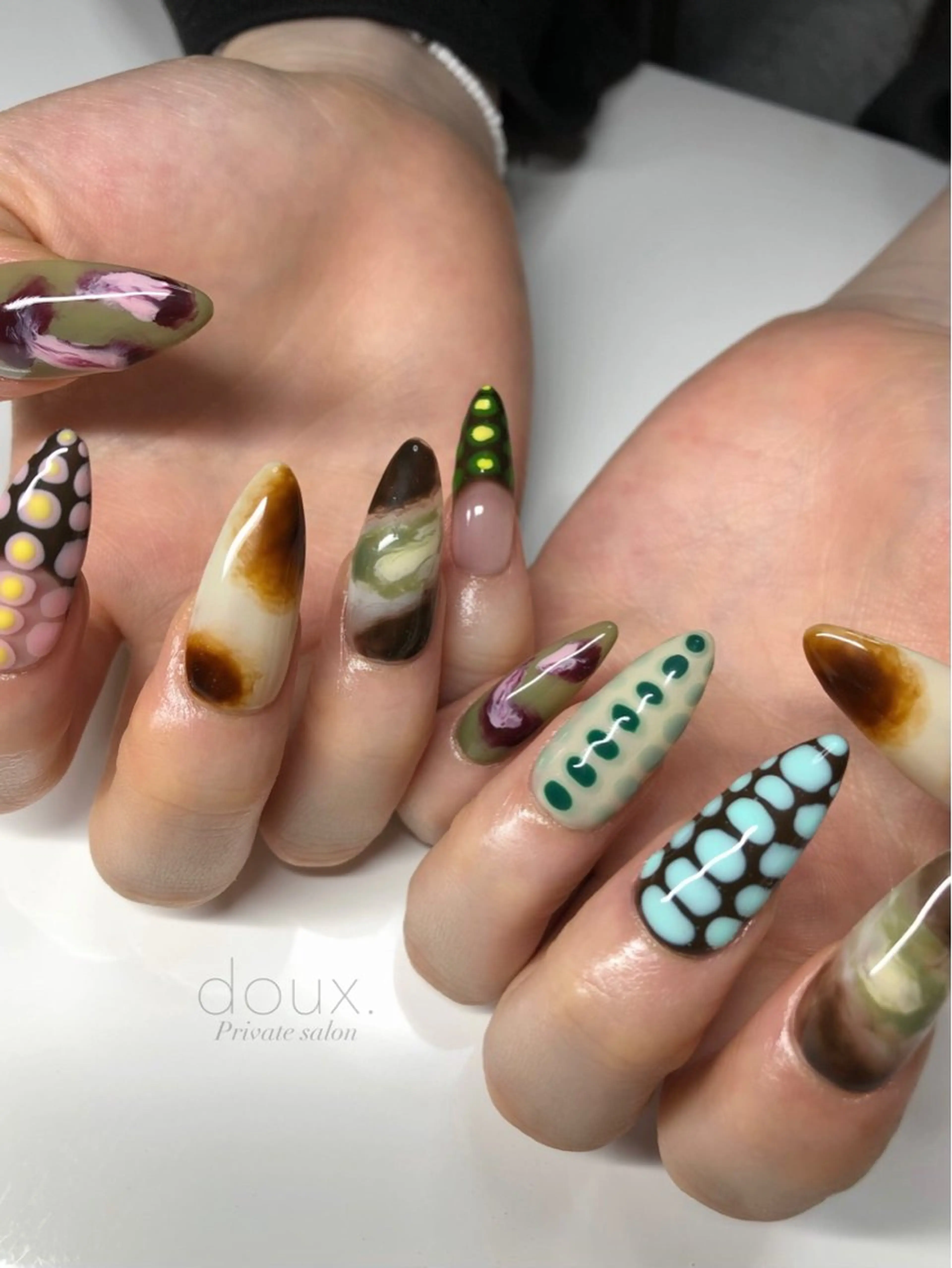 ネイル ドット フレンチネイル 韓国ネイル 持ち込み バレンタイン ハンドネイル doux. nailのネイルデザイン