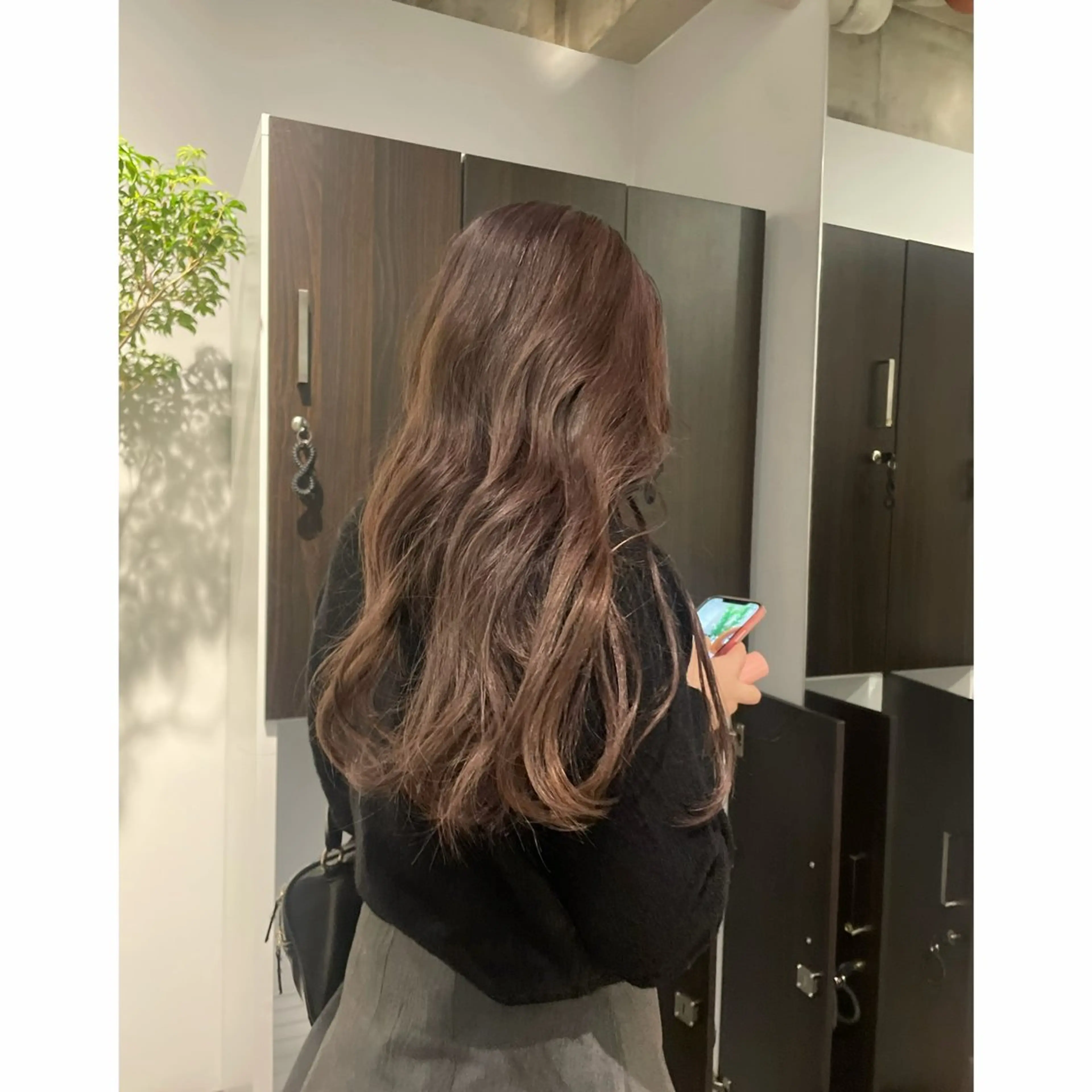 ロング カラー ブリーチ グレージュ ラベンダーカラー ラベンダーグレージュ ラベンダーグレー 高畑 秋香のヘアスタイル