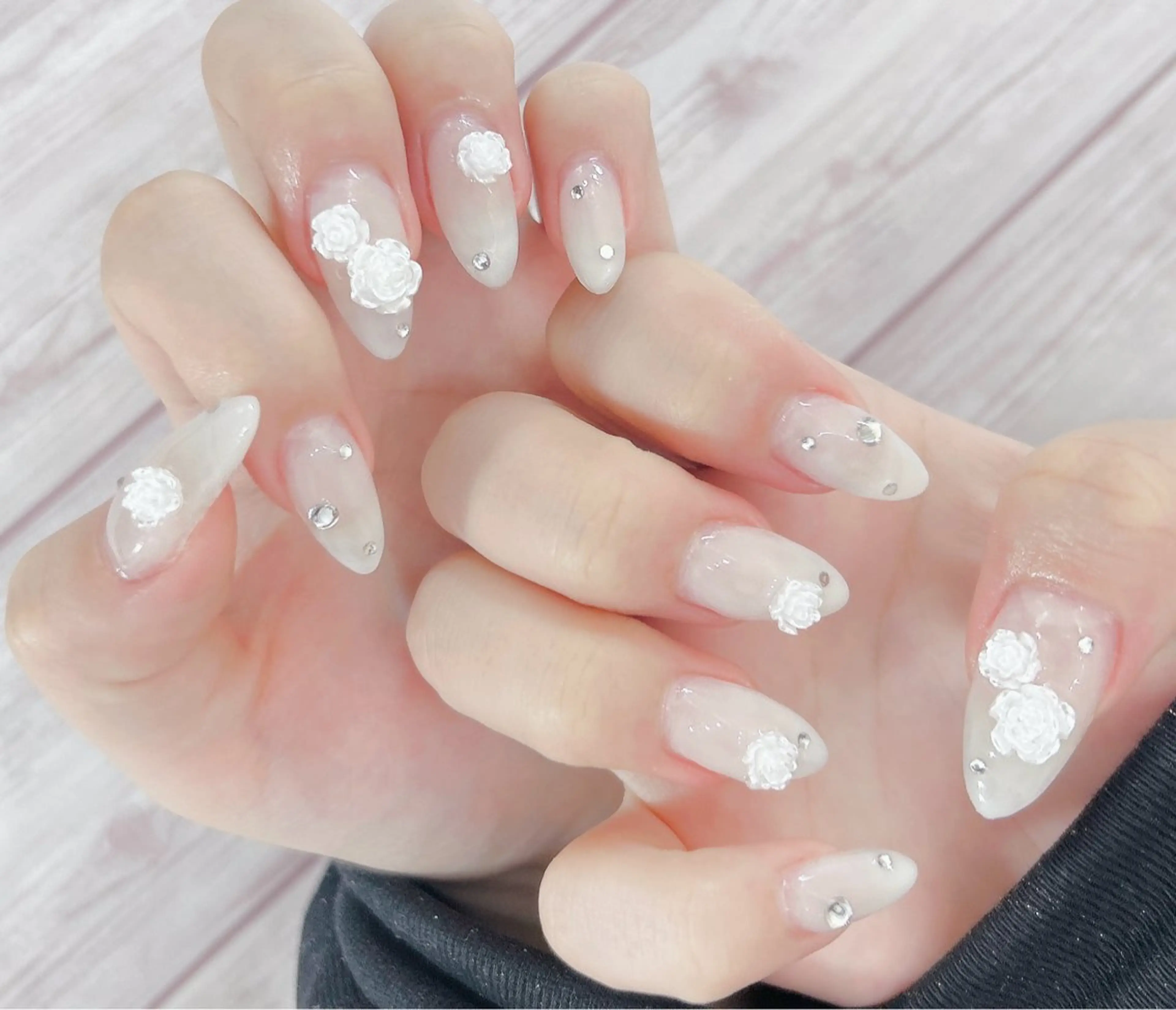 ネイル ホワイト ハンドネイル MYu Beauty Salon YURIのネイルデザイン