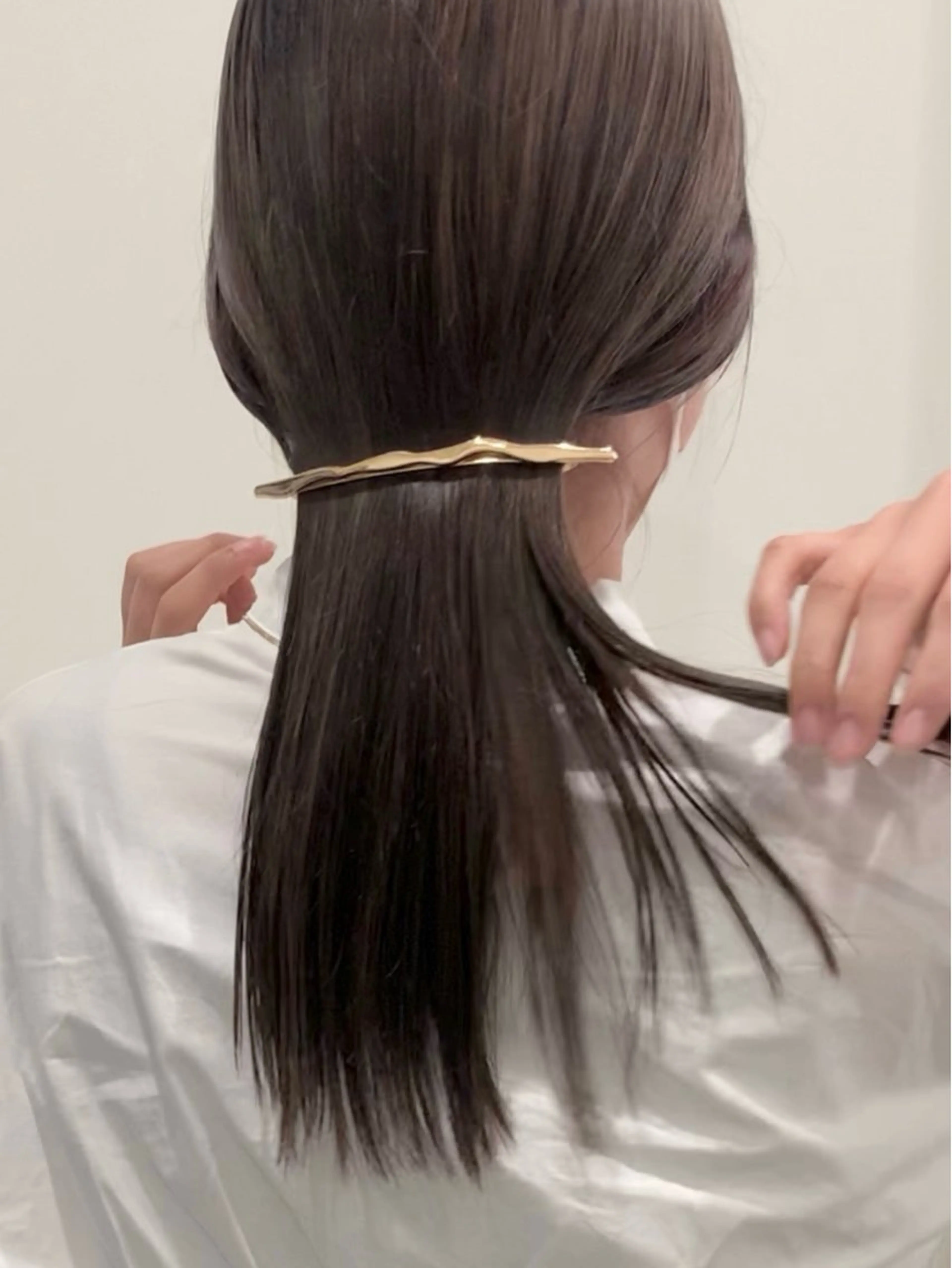 セミロング カラー ブリーチ グレージュ カット ヘアカラー 落合希 Olivebeigeのヘアスタイル