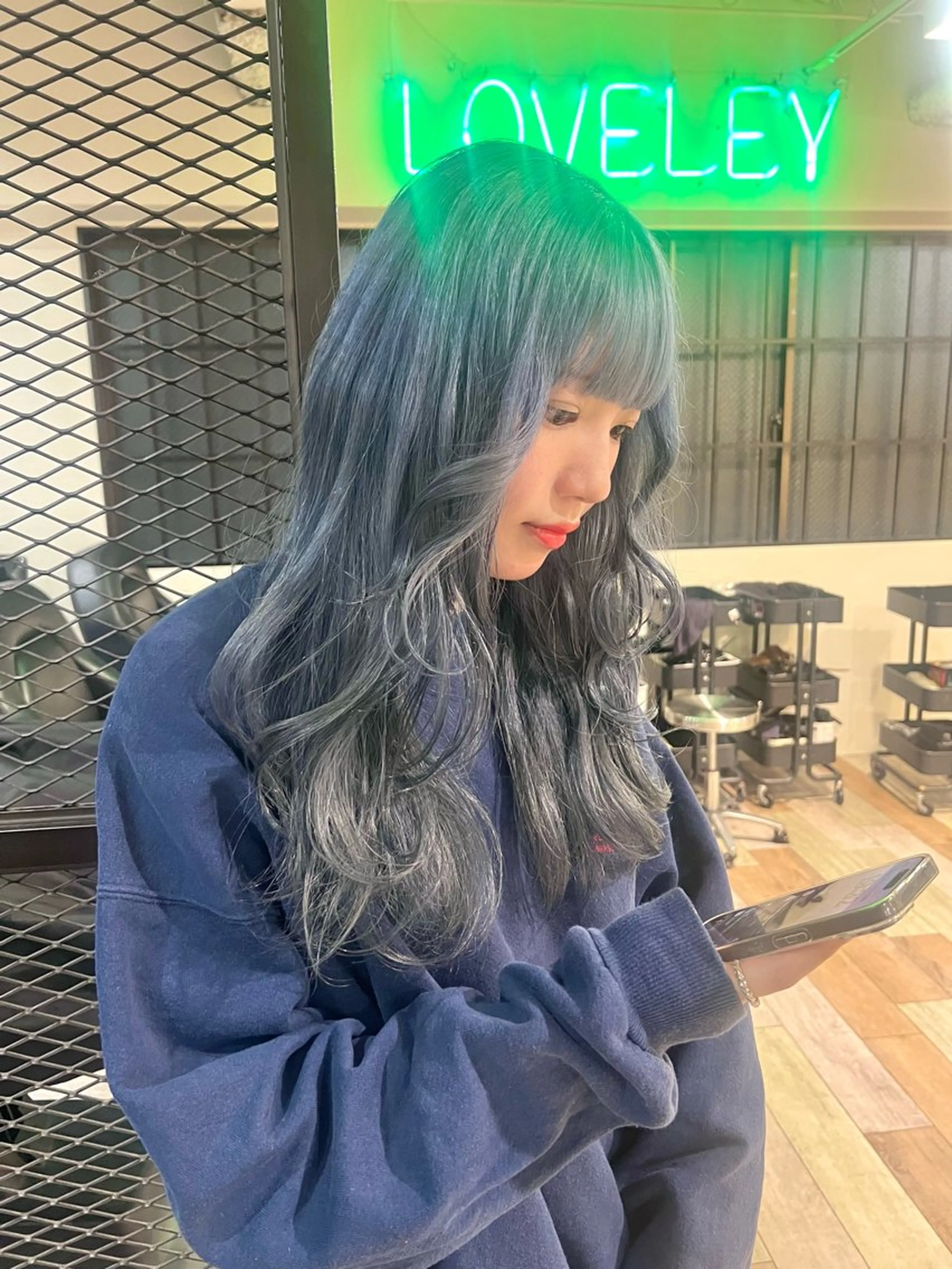 ロング カラー ブリーチ ブルーカラー シルバー レイヤーカット ヘアカラー 🌈デザインヘア職人 Kaede🌈のヘアスタイル