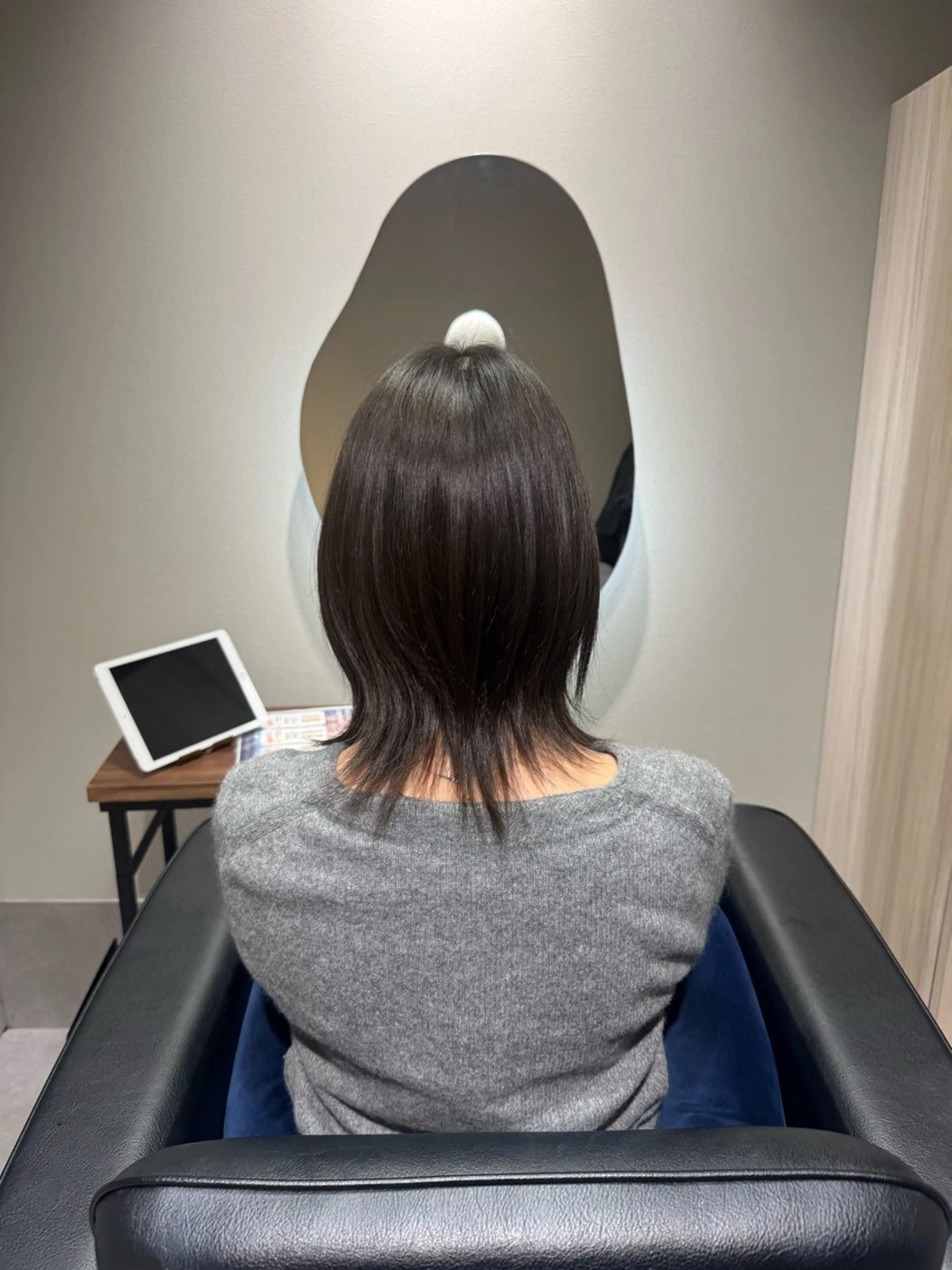 ミディアム カット ヘアカラー トリートメント NAVY 橋本心 縮毛矯正のヘアスタイル