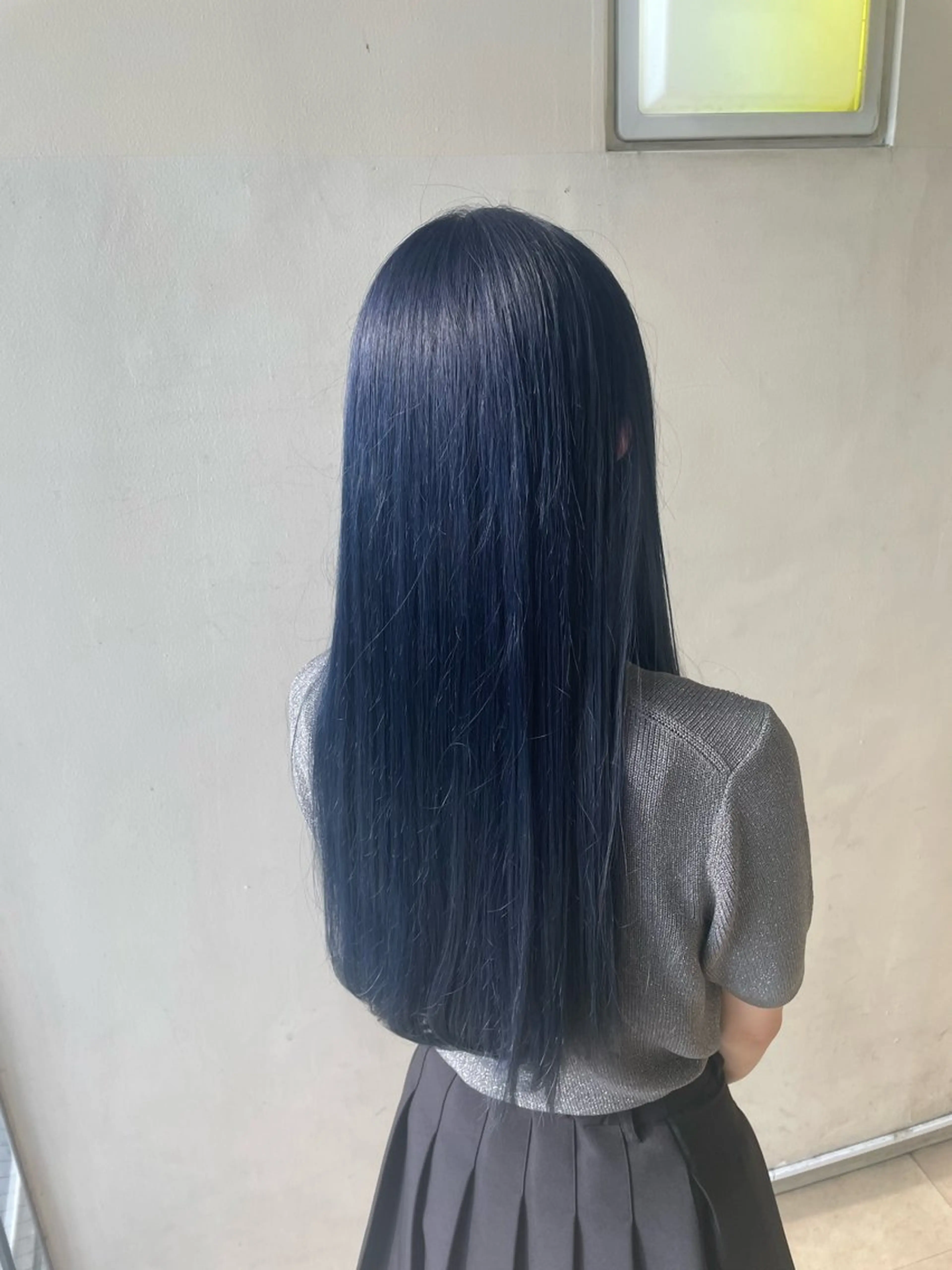 カラー ブリーチ ブルーカラー ネイビーカラー 中村 碧のヘアスタイル