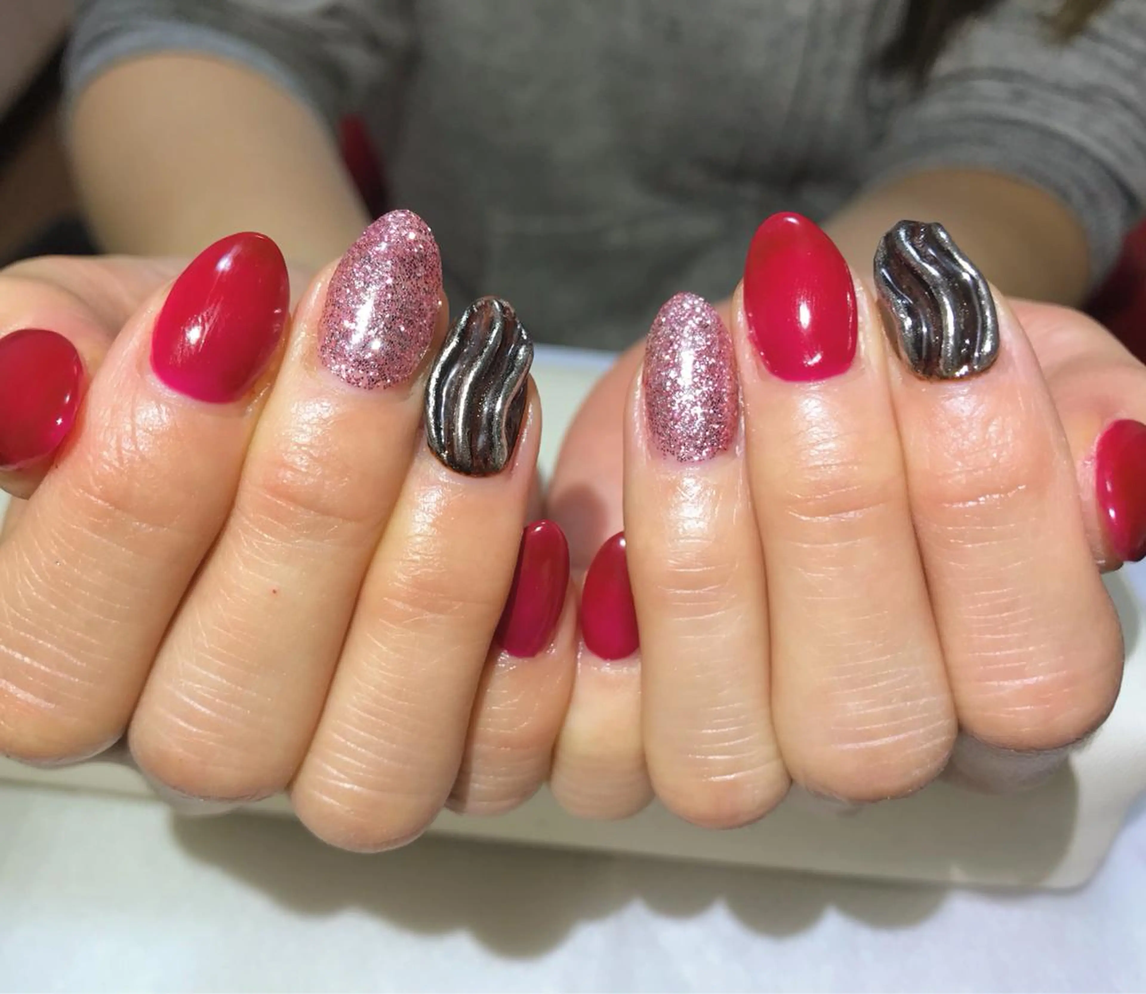 ネイル フットネイル ラメ(グリッター) ピンク 赤色 シンプルネイル nail fufla ♡yamane♡のネイルデザイン
