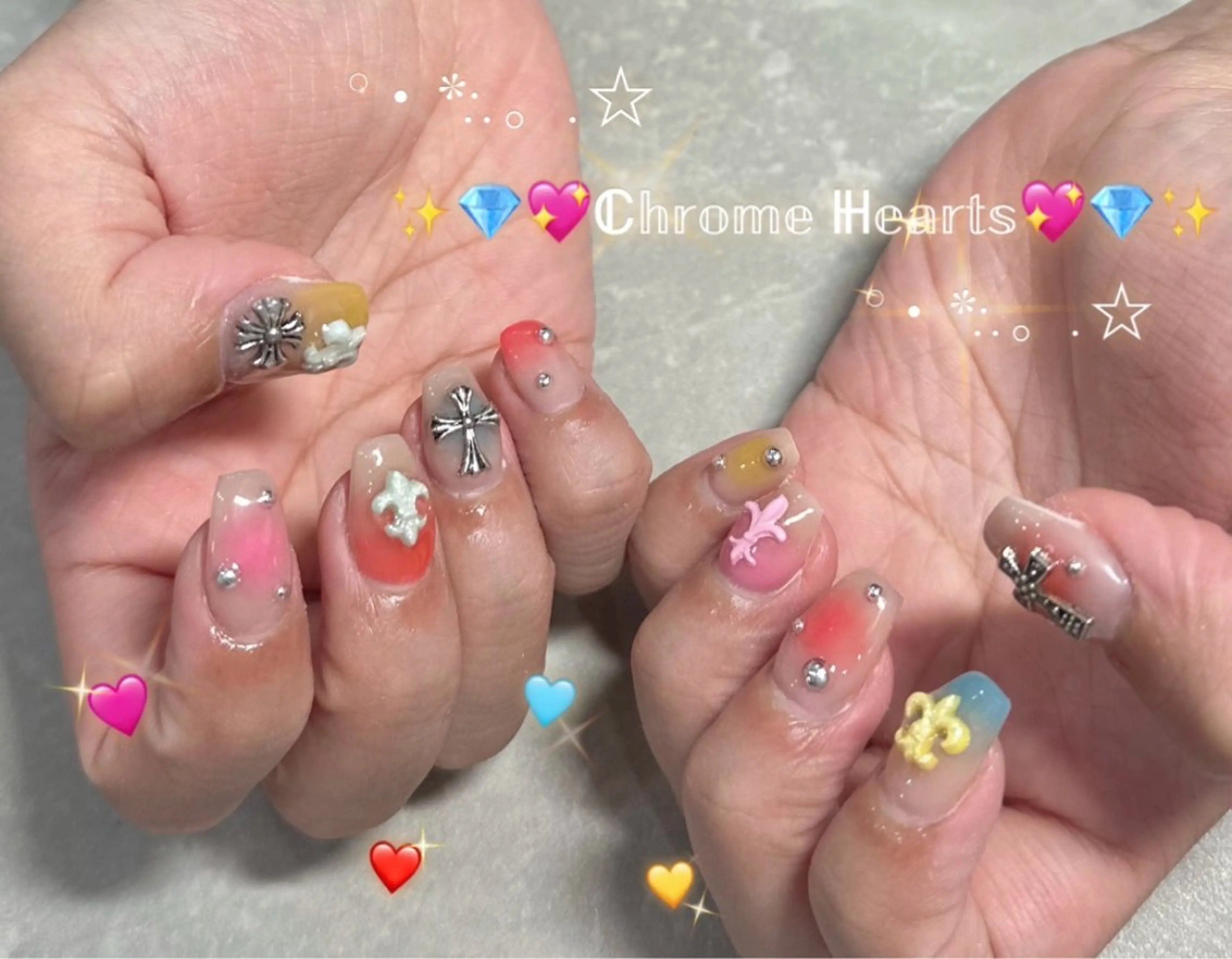 ネイル ハンドネイル フットネイル LAVISH nanamiのネイルデザイン