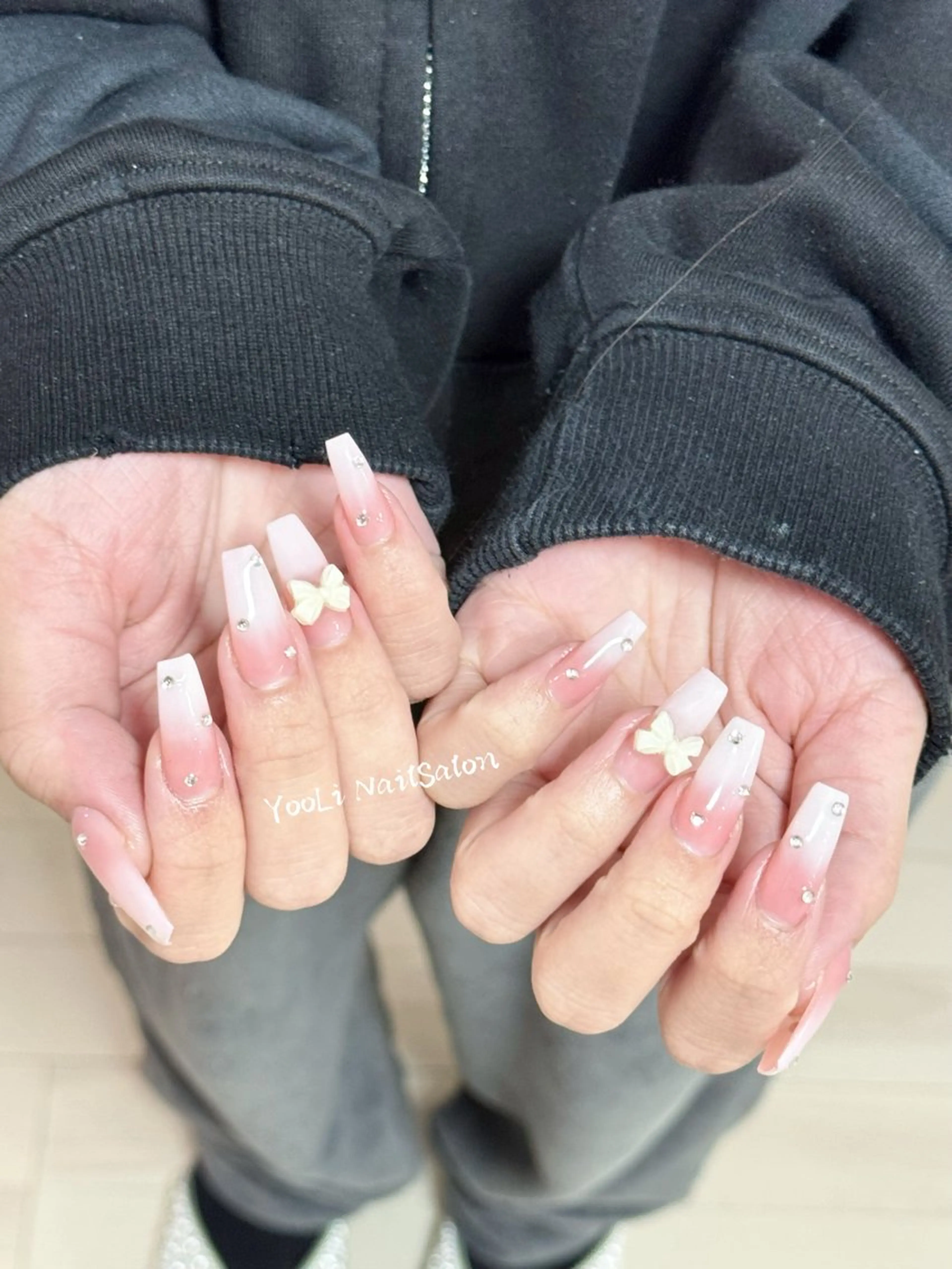 ネイル フレンチネイル グラデーション キラキラネイル 韓国ネイル マグネットネイル ハンドネイル 🎀🎀YooLi Nail Salonのネイルデザイン
