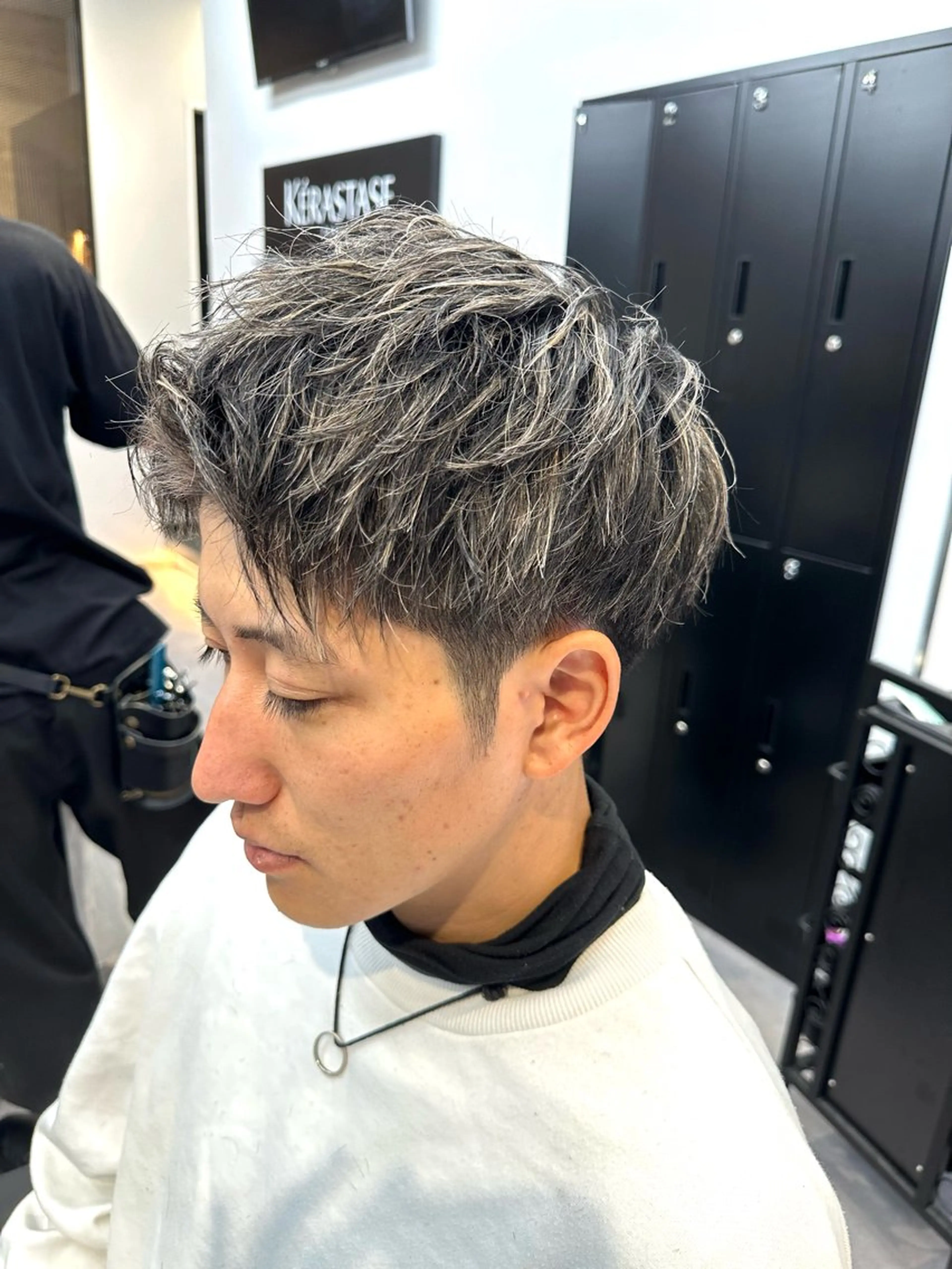 ショート カラー メンズ メンズハイライト ハイライトカラー ハイライト ヘアカラー 平内 賢人のヘアスタイル