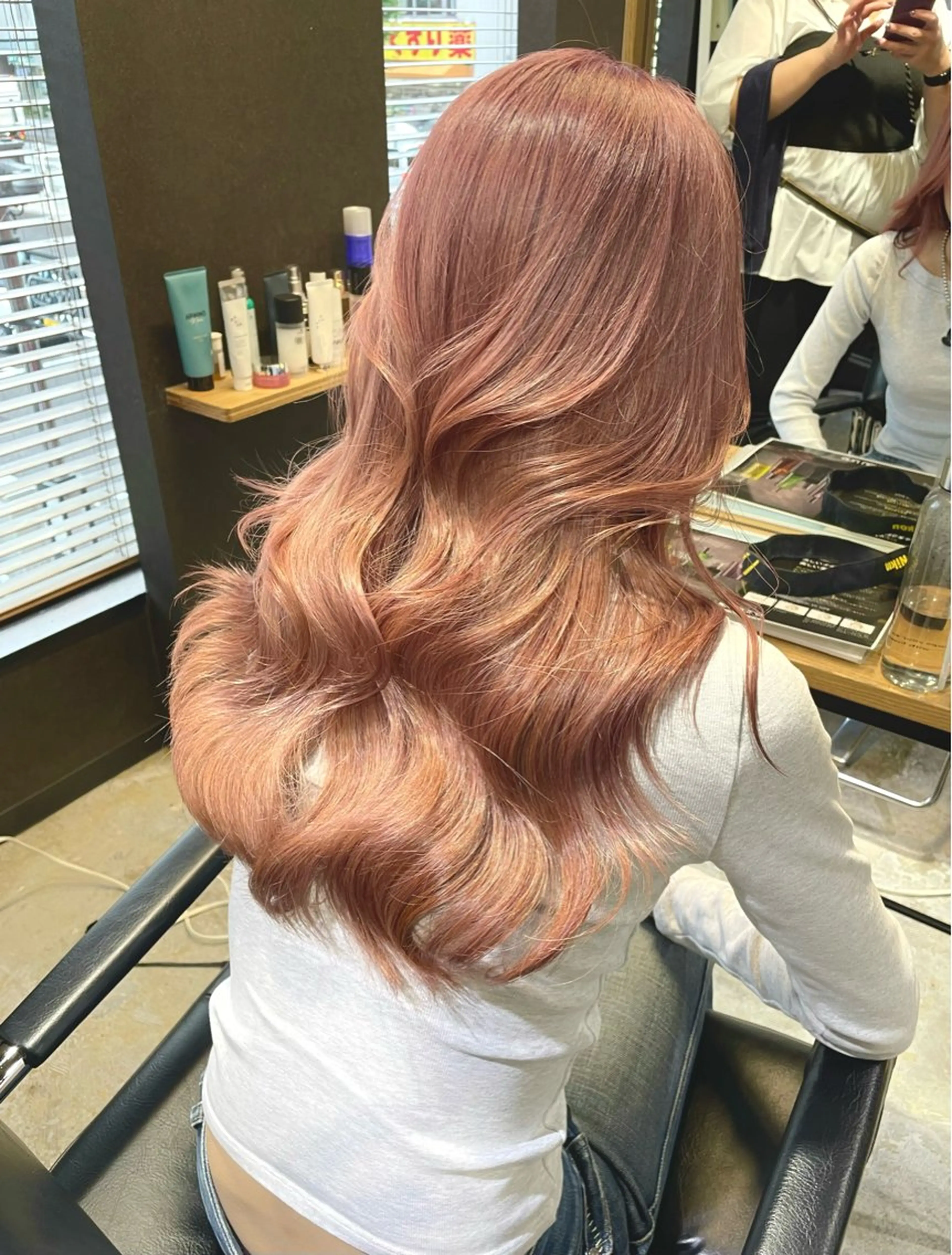 ロング カラー ベージュカラー ブリーチ ダブルカラー ハイトーンカラー ミルクティーベージュ ヘアカラー トリートメント 美髪カラー✨本間 貴広のヘアスタイル
