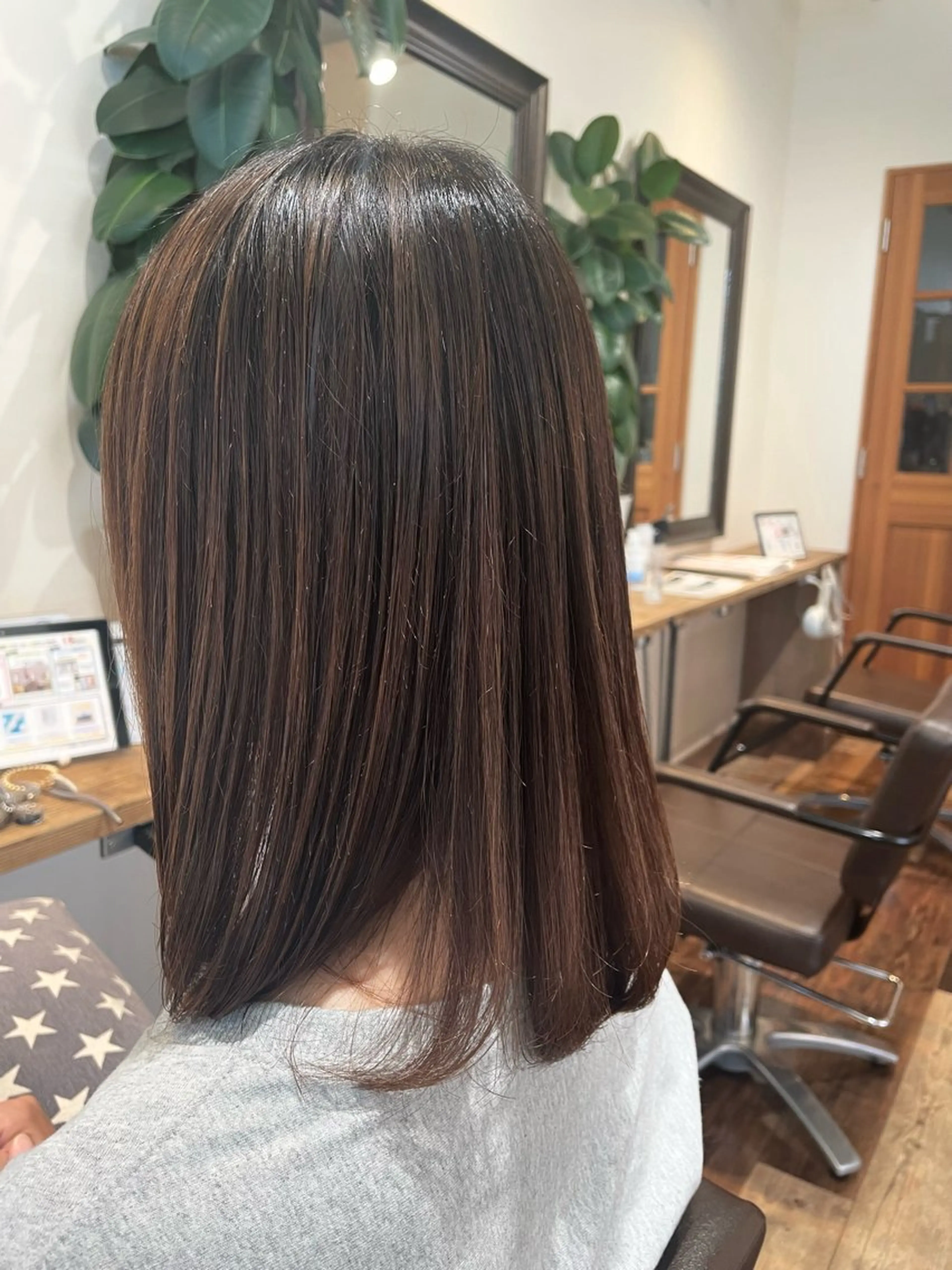 セミロング 鈴木 彩花のヘアスタイル