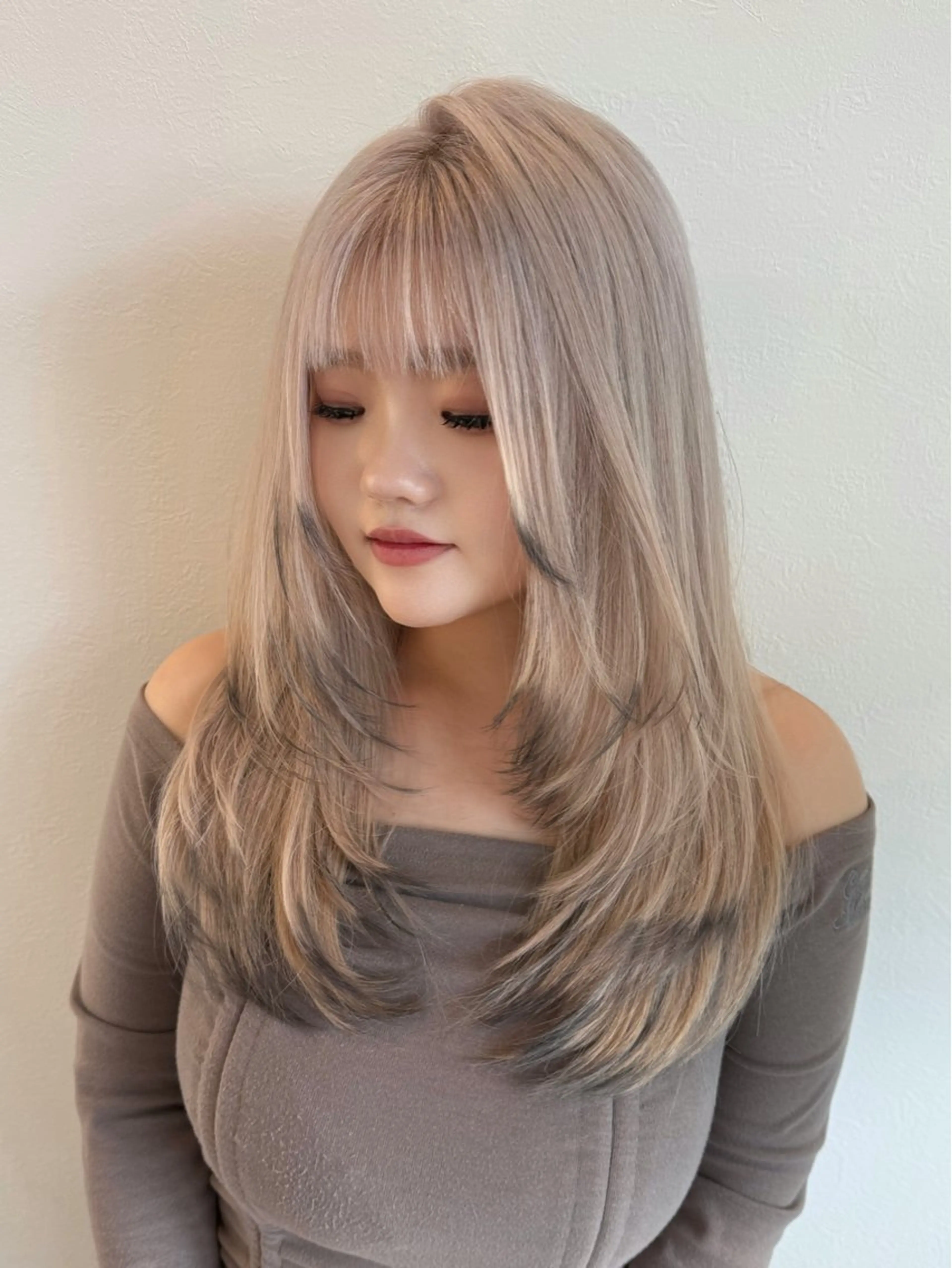 セミロング カラー ベージュカラー ダブルカラー ホワイトベージュ 顔周りカット レイヤーカット ヘアカラー トリートメント RIENS♡xrea 山本優舞のヘアスタイル