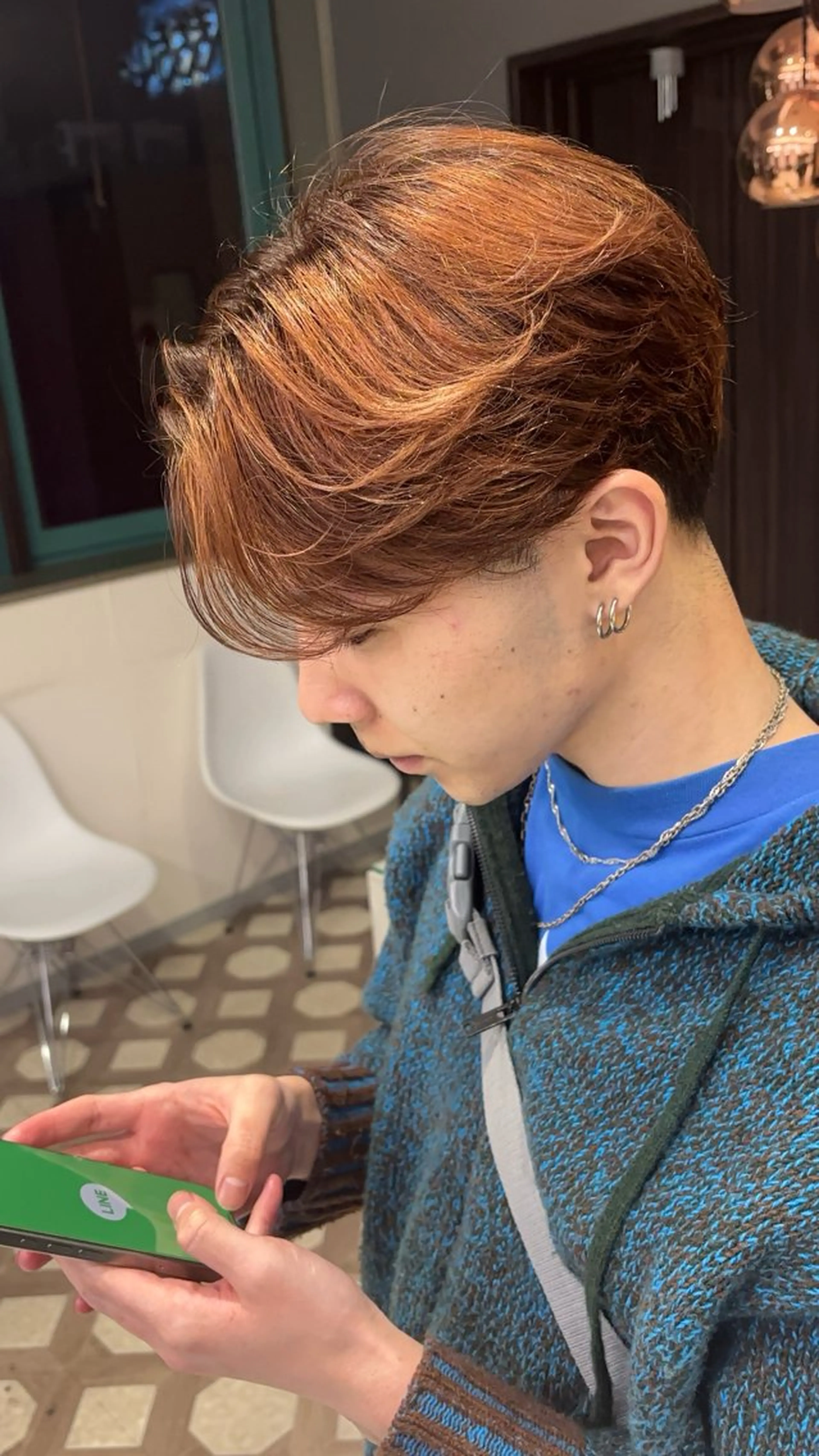 メンズ カット ヘアカラー トリートメント 韓国ヘア/ブリーチ無 しWカラー/オリーブのヘアスタイル