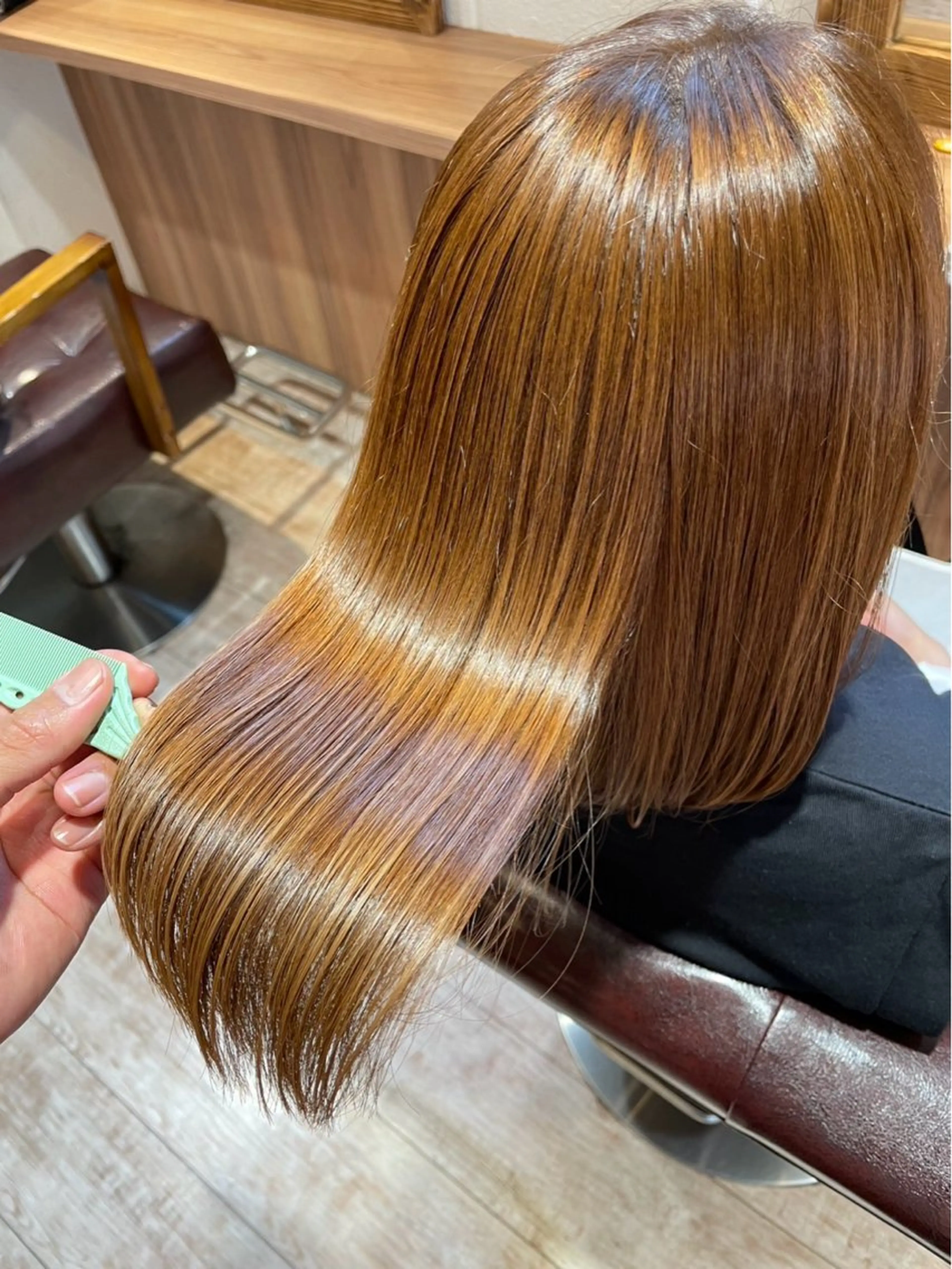 ロング 新岡 萌乃のヘアスタイル