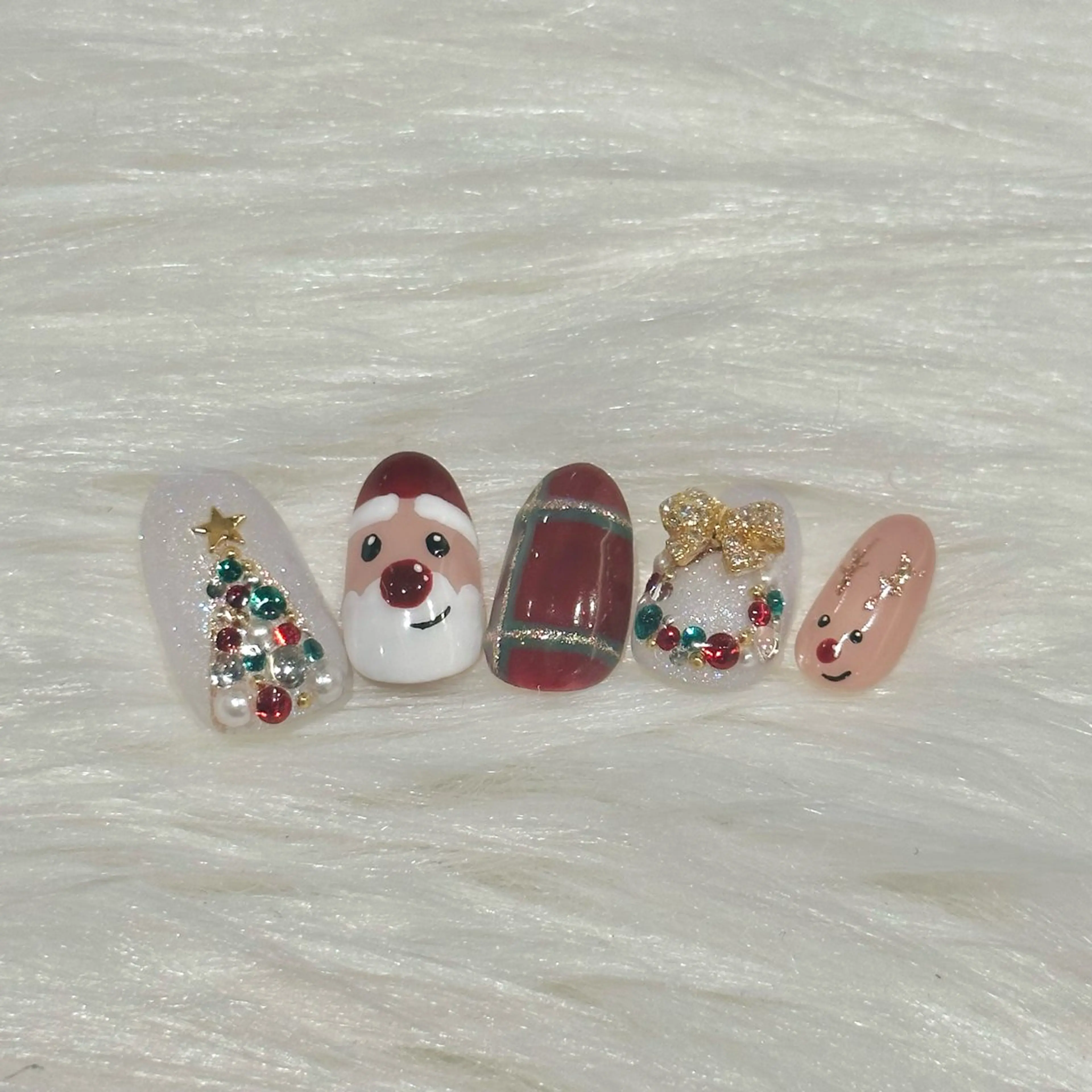 ネイル 冬ネイル クリスマス ハンドネイル kano🫧 指名No.1💫のネイルデザイン