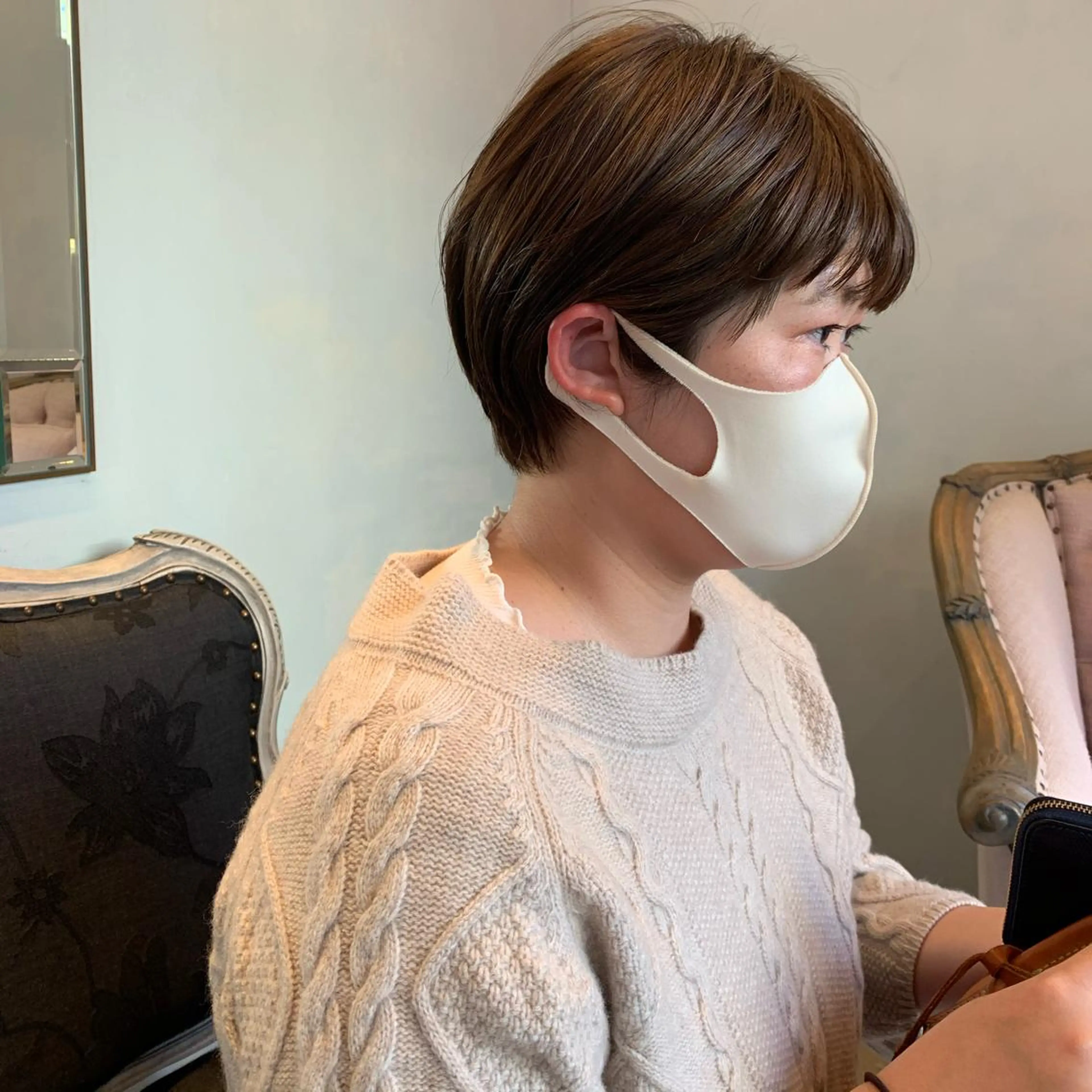 ショート SAKINO． ベージュカラーのヘアスタイル