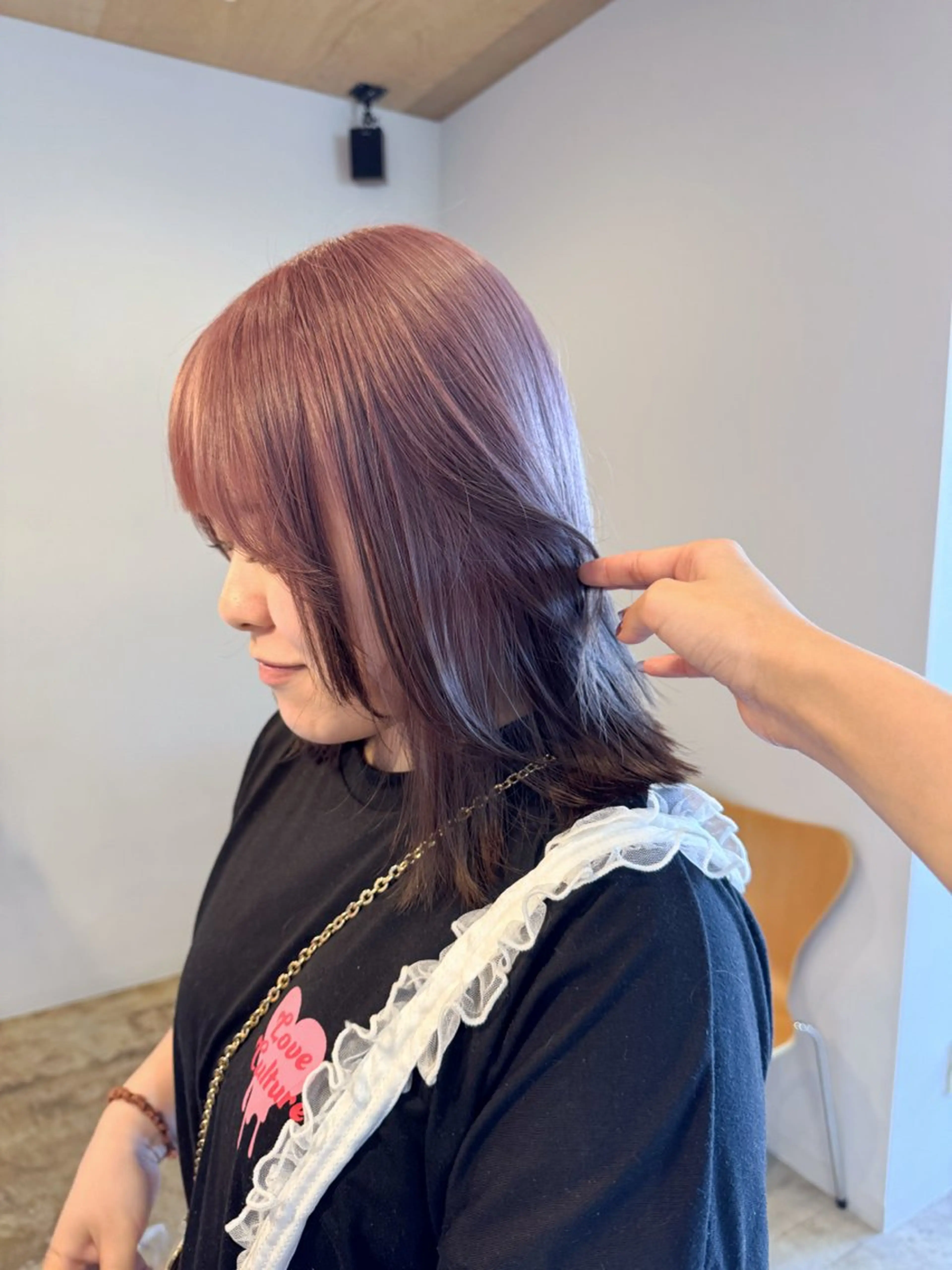 ミディアム カラー ブリーチ デザインカラー ピンクカラー ヘアカラー トリートメント 咲良 / allum 鈴鹿のヘアスタイル