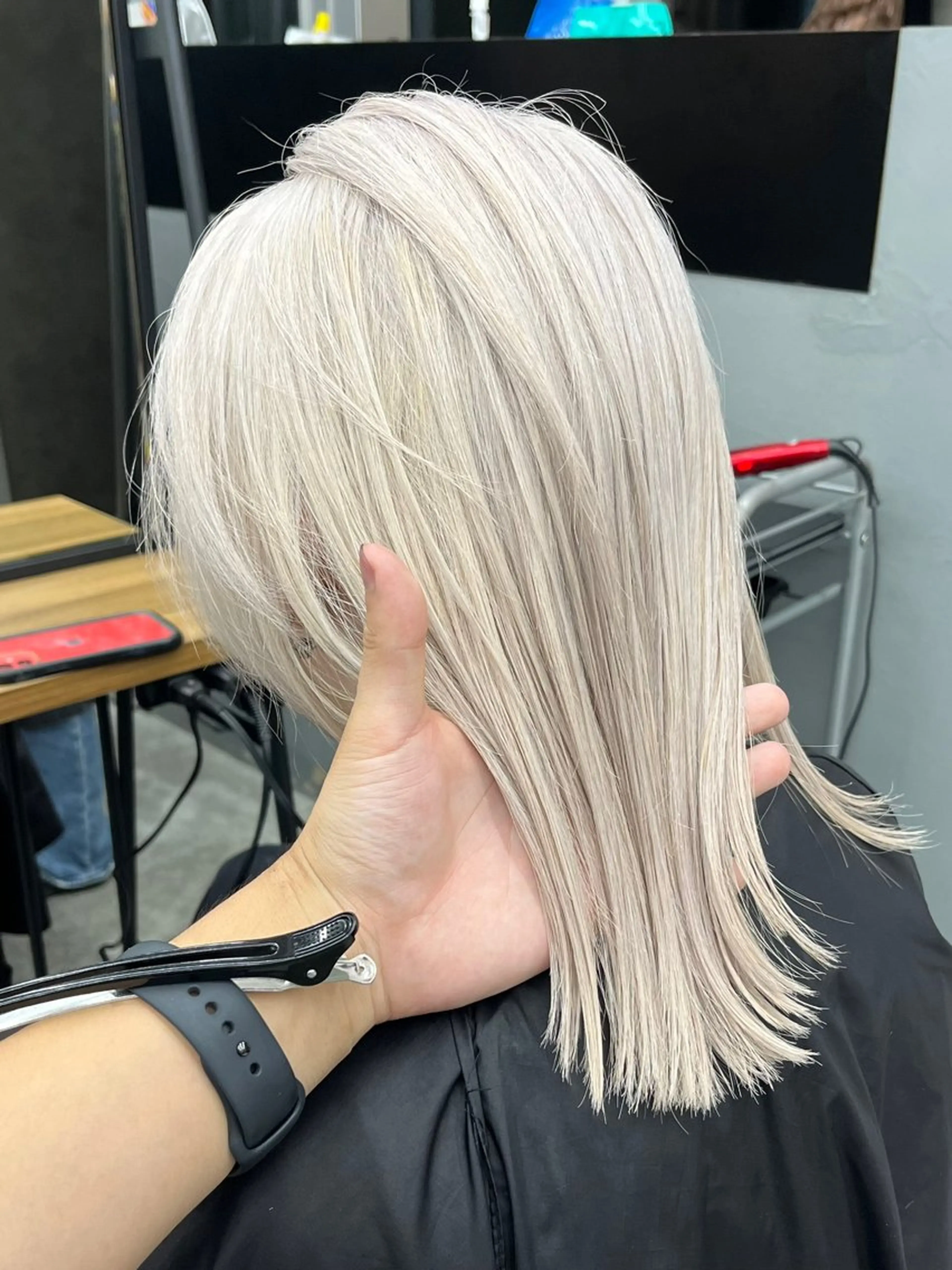 セミロング カラー ヘアカラー イツク ⚡️ ルーツ/ハイトーンのヘアスタイル