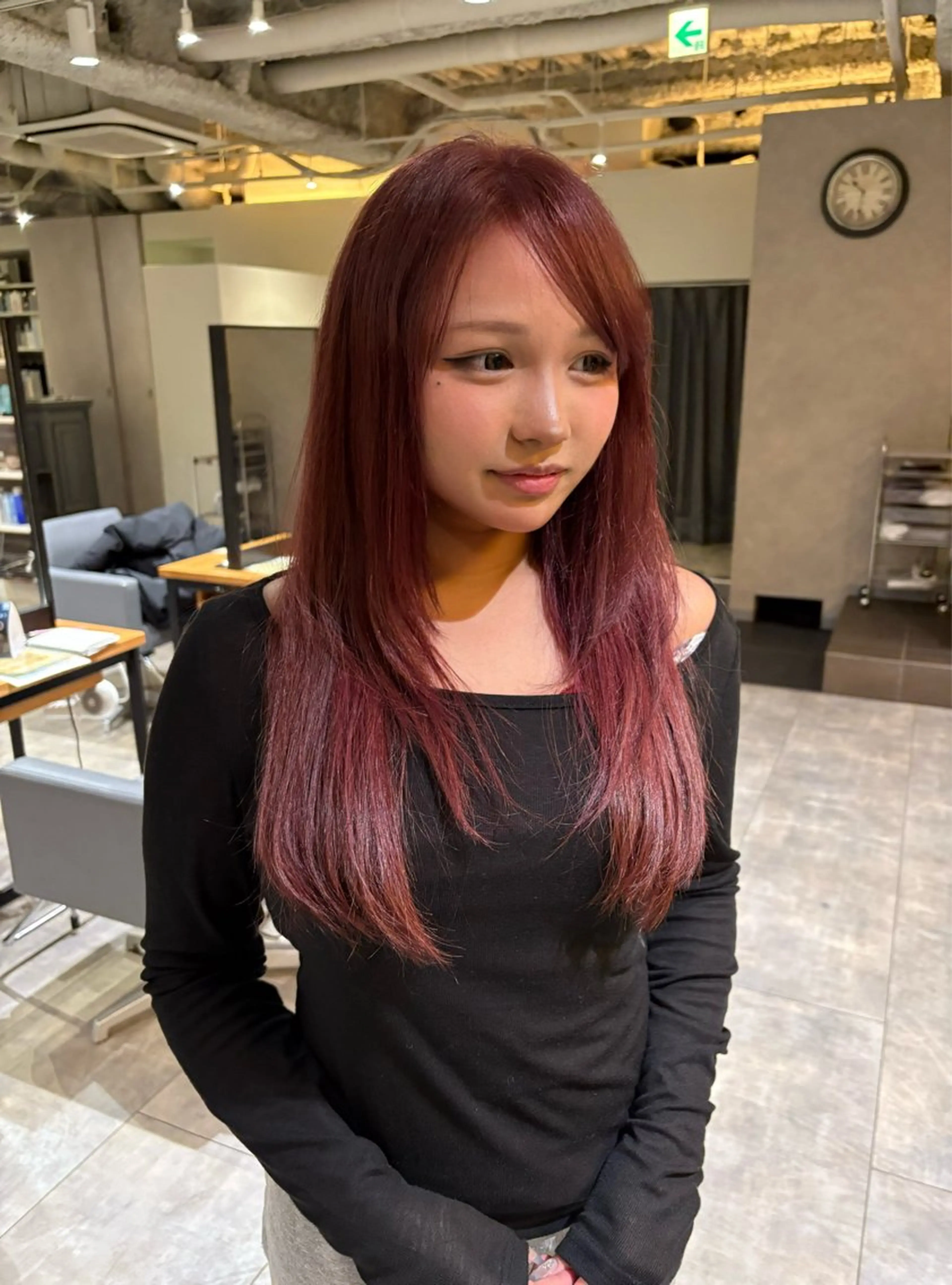 ロング ブリーチカラー はりんのヘアスタイル