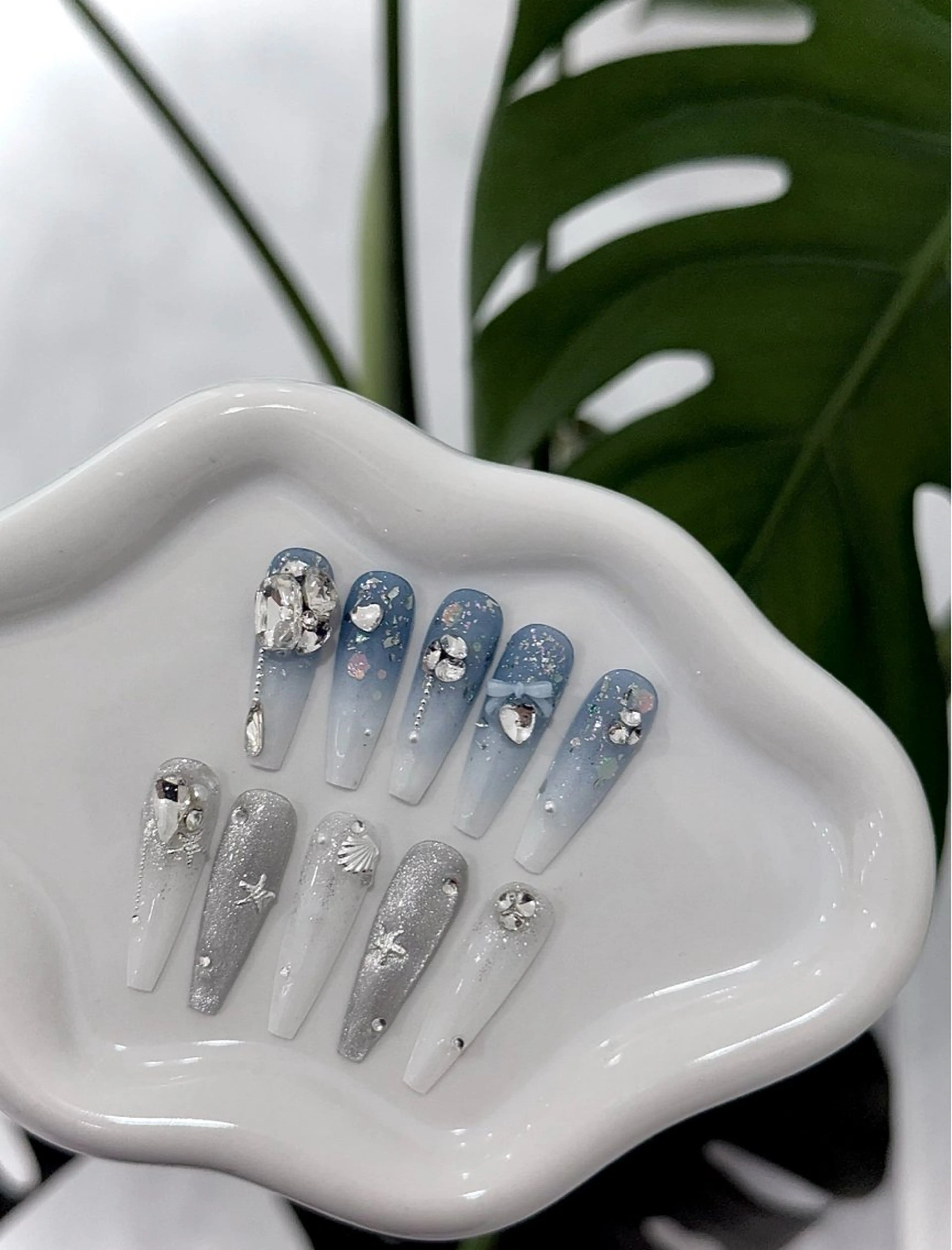 ネイル アートネイル チークネイル 氷ネイル・うるうるネイル 韓国ネイル マグネットネイル ハンドネイル NAILS168 新大久保店のネイルデザイン