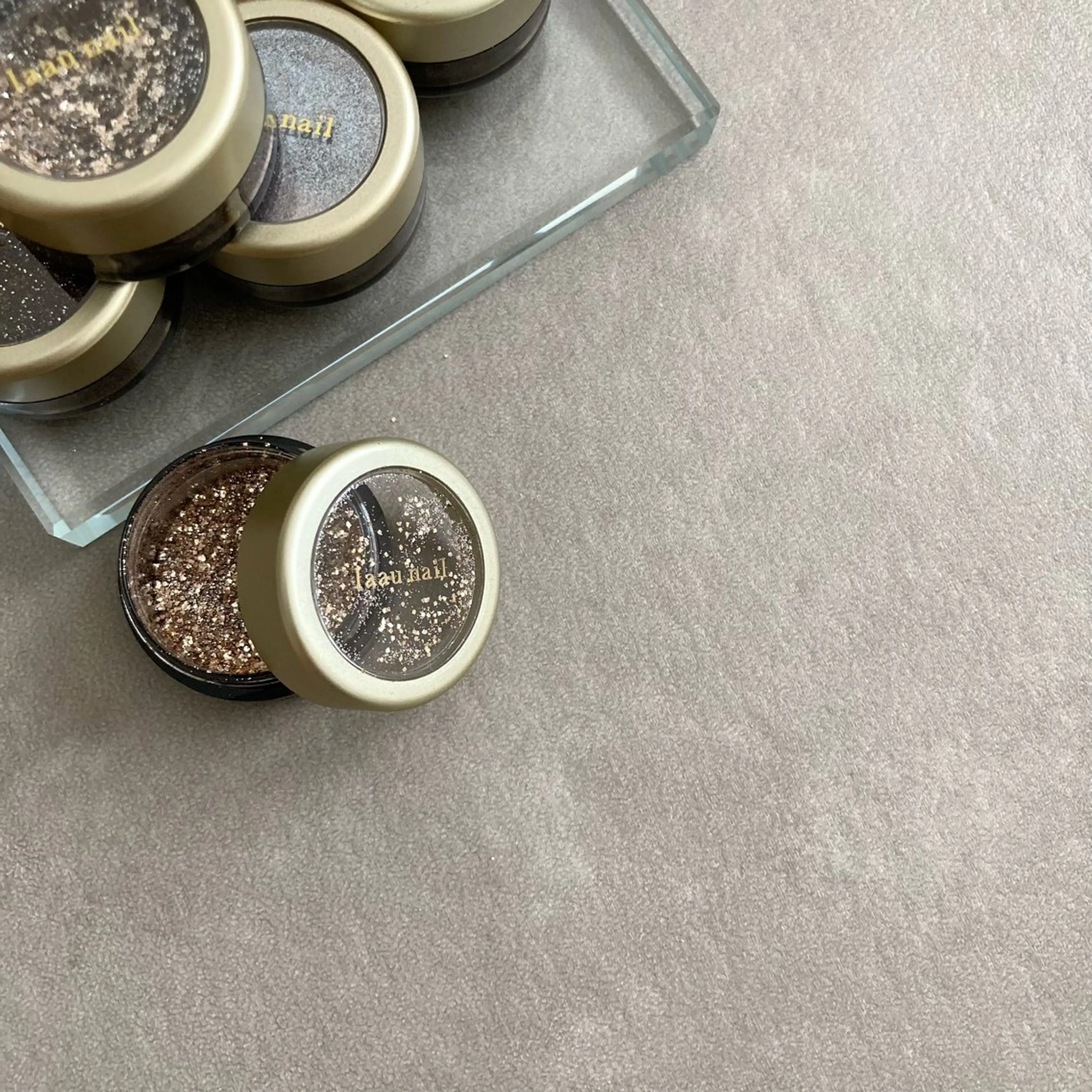 サテン (オフ、ケア込み)の写真