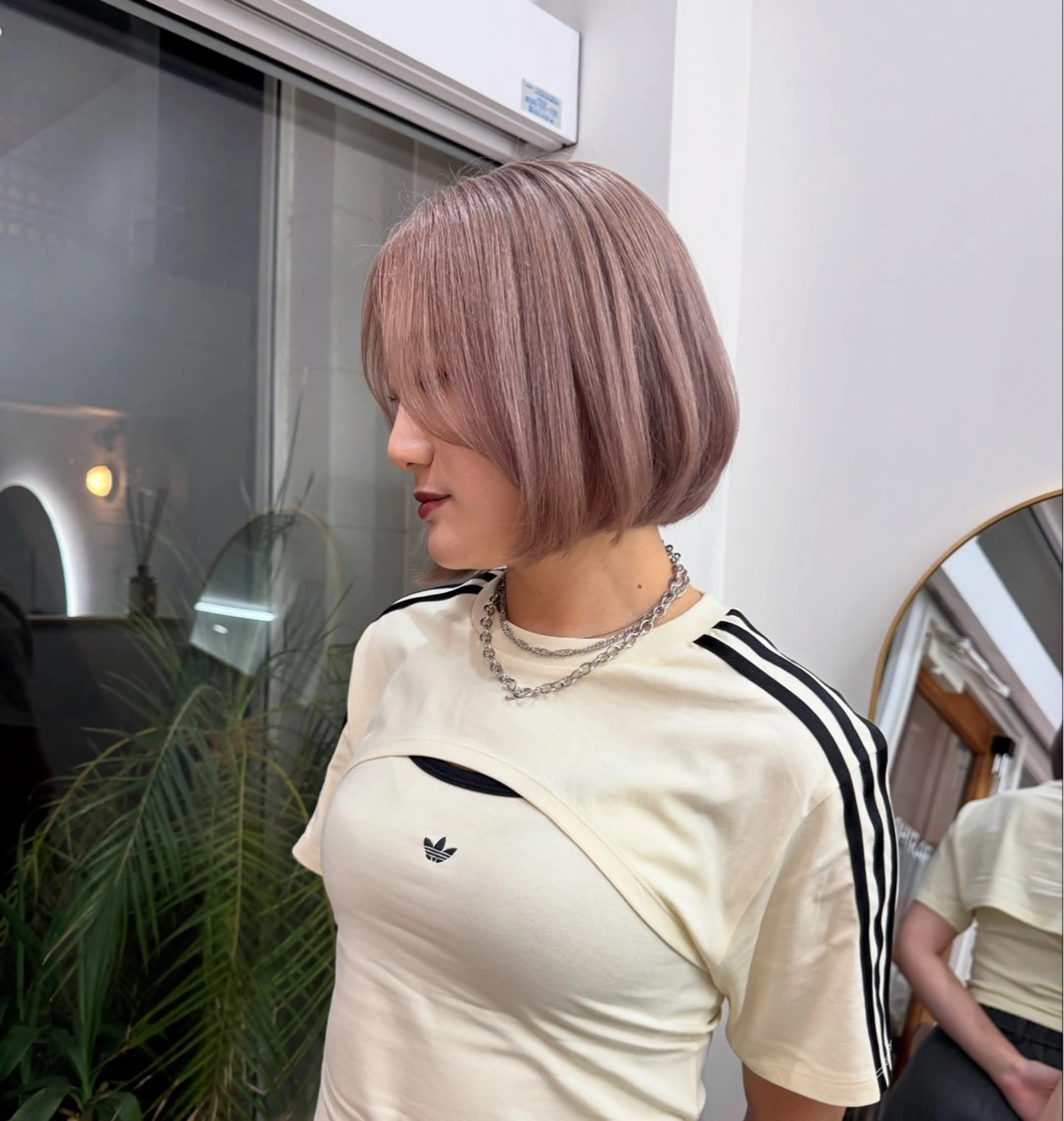 ミディアム レイヤーカット ベージュ/KANAのヘアスタイル