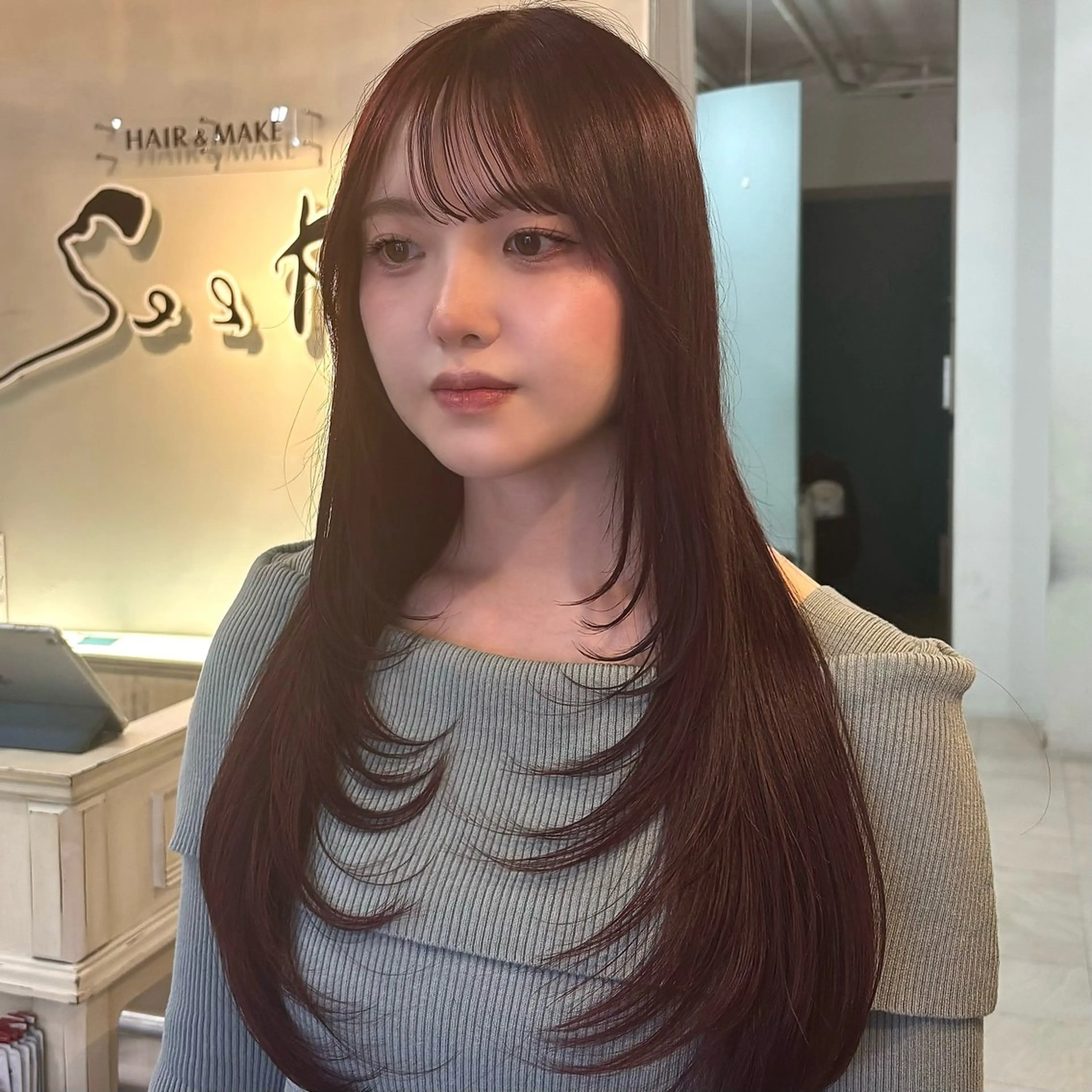 ロング ロングレイヤー ピンクラベンダー くびれヘア 顔まわりレイヤー 顔周りカット カット ヘアカラー トリートメント レイヤー/ハッシュカ ット/顔周り/フウカのヘアスタイル