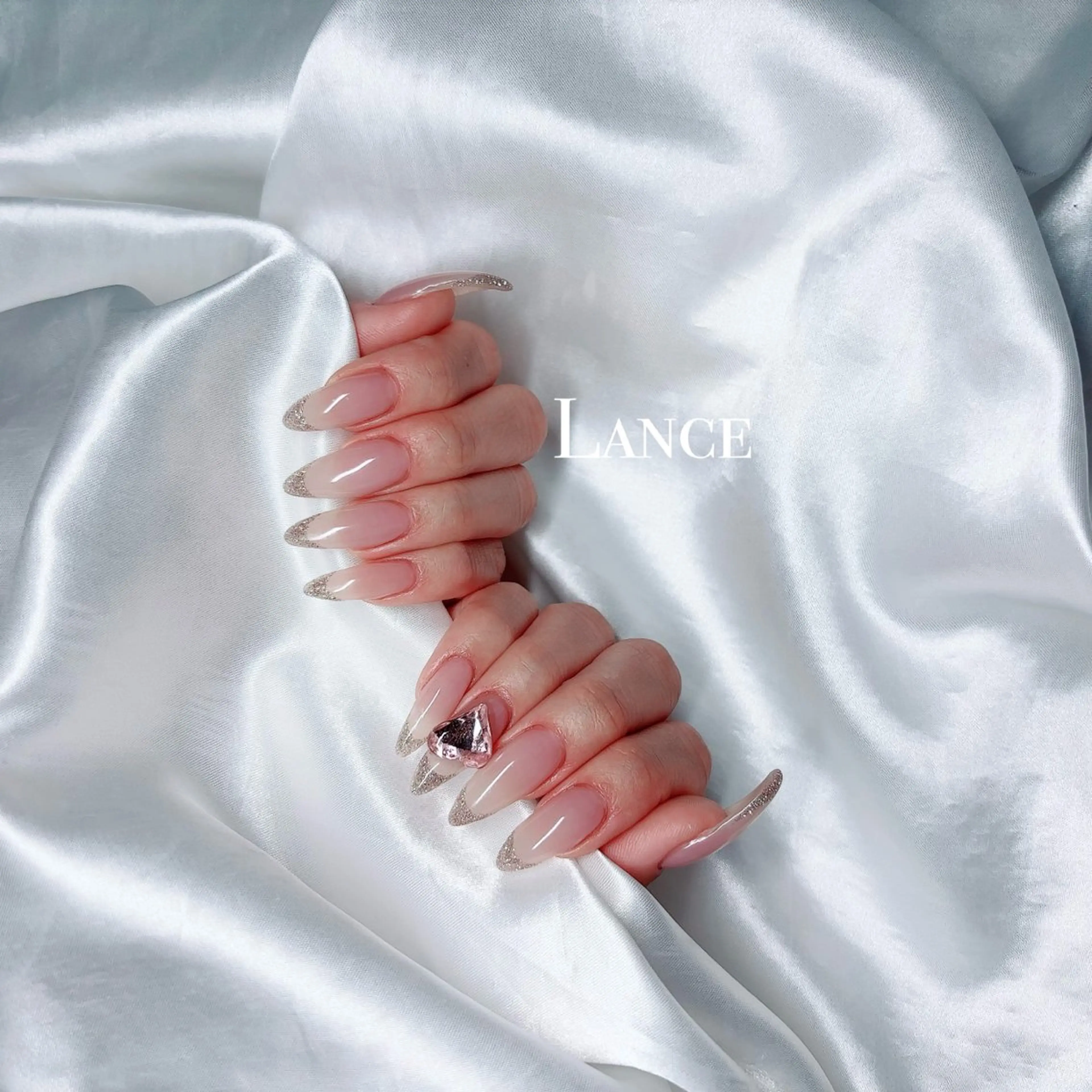 ネイル キラキラネイル 韓国ネイル マグネットネイル 春ネイル ワンホンネイル Lance nailのネイルデザイン