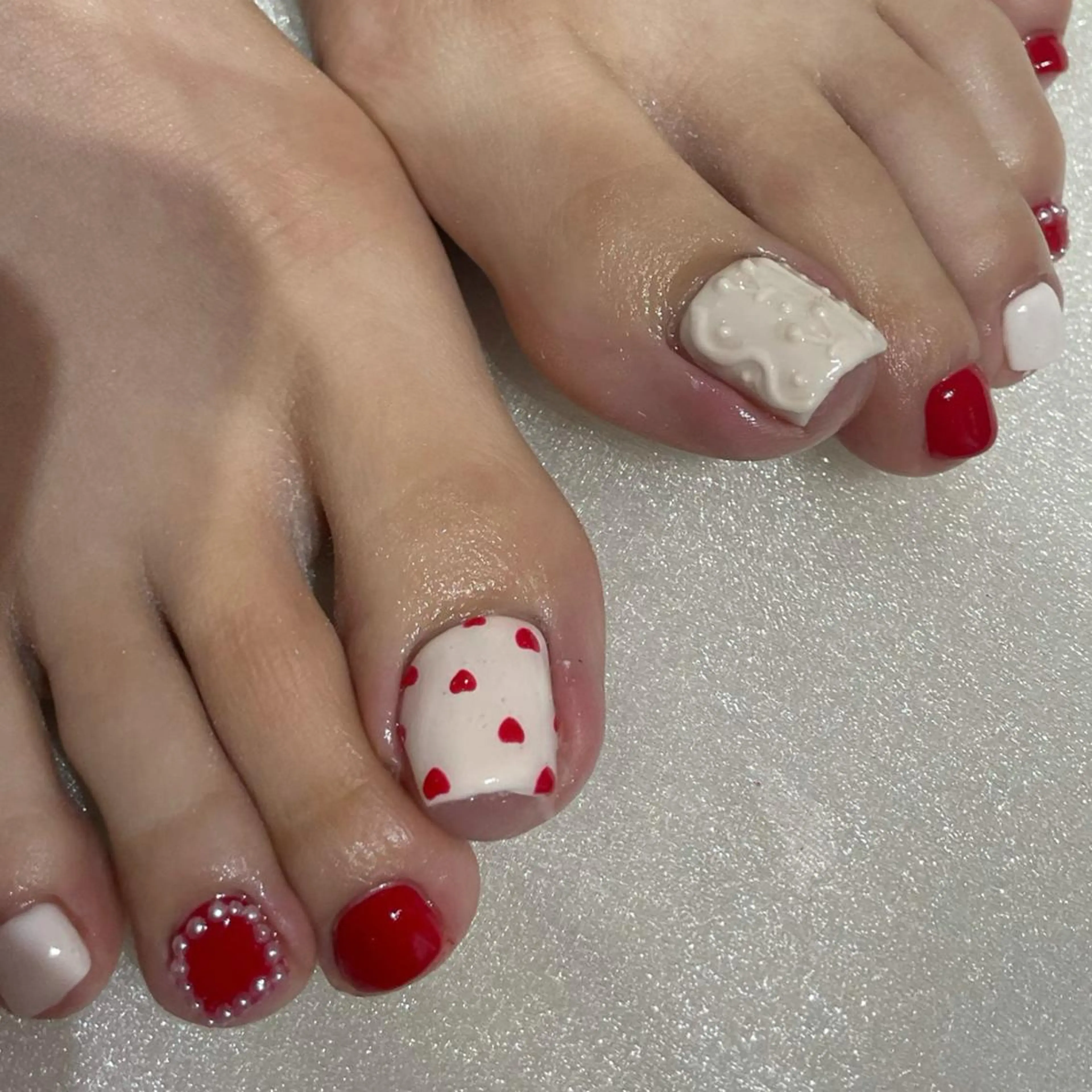 ネイル フレンチネイル ガーリー ハート フットネイル lyly.nail所属・lylynail YUUKAのネイルデザイン